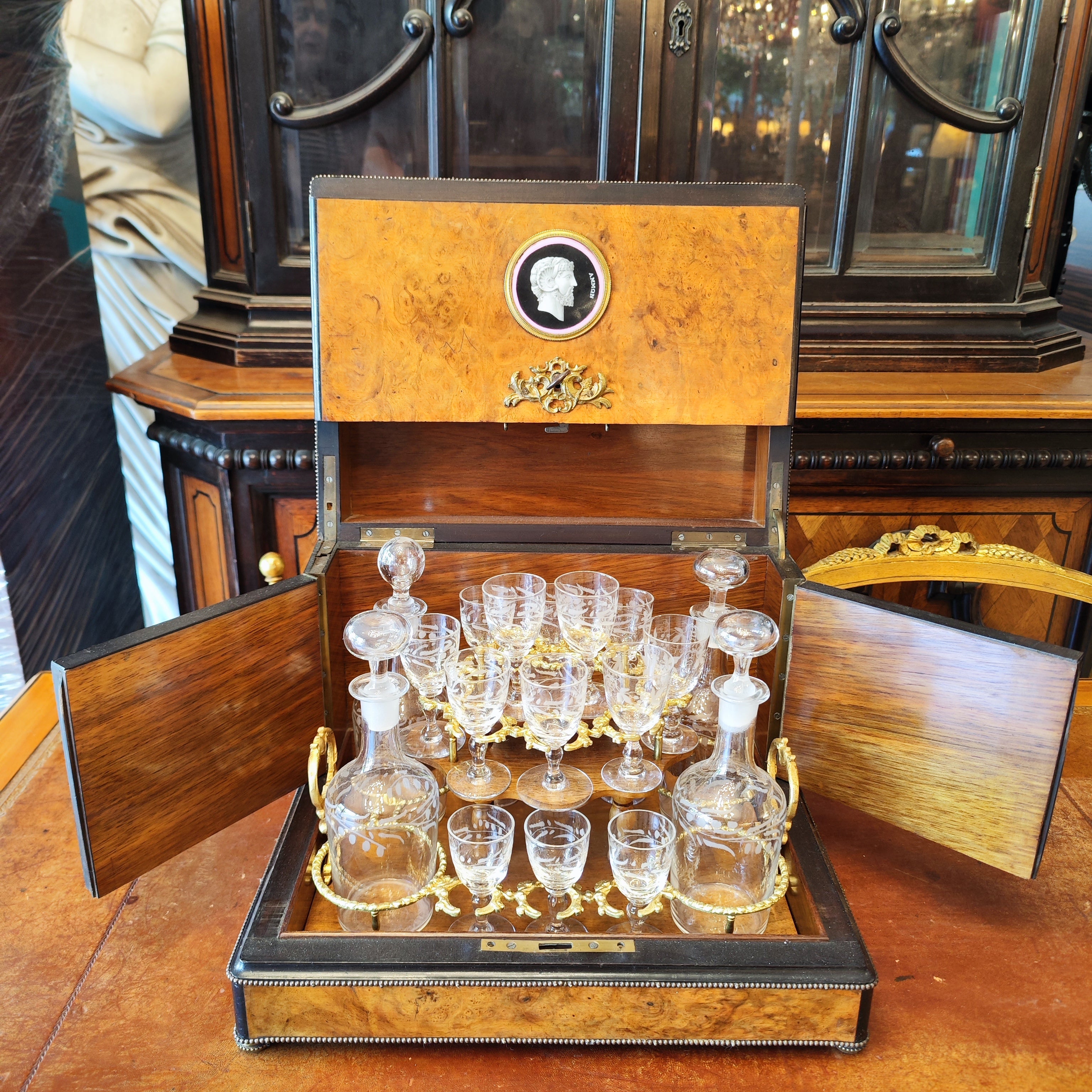 Espectalurar cave a liqueur Napoloen III. Paris SXIX