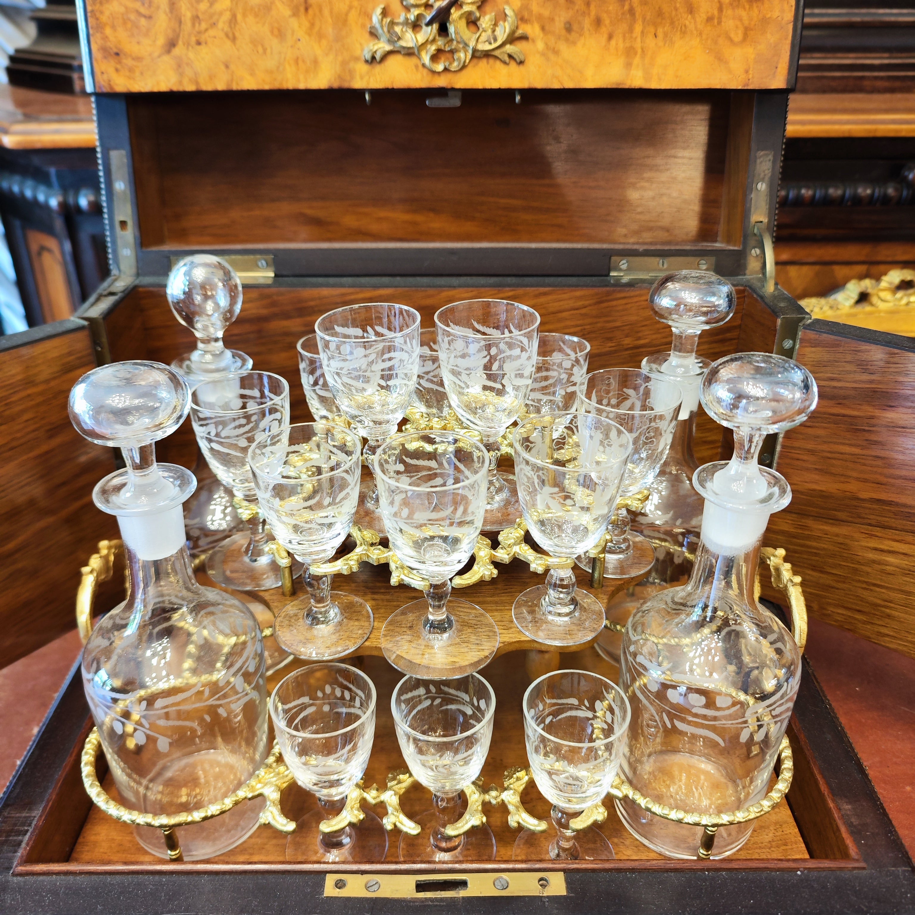 Espectalurar cave a liqueur Napoloen III. Paris SXIX