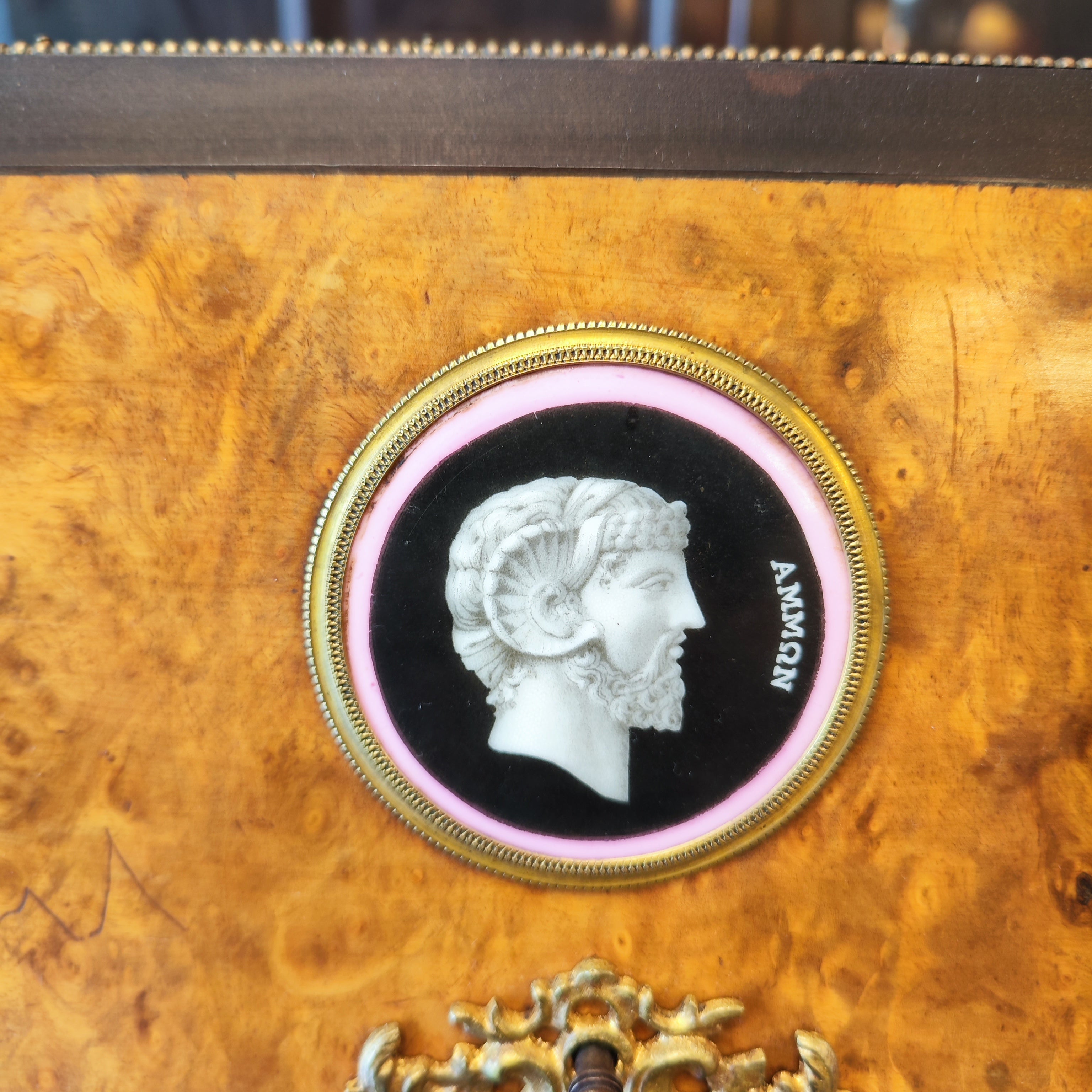 Espectalurar cave a liqueur Napoloen III. Paris SXIX