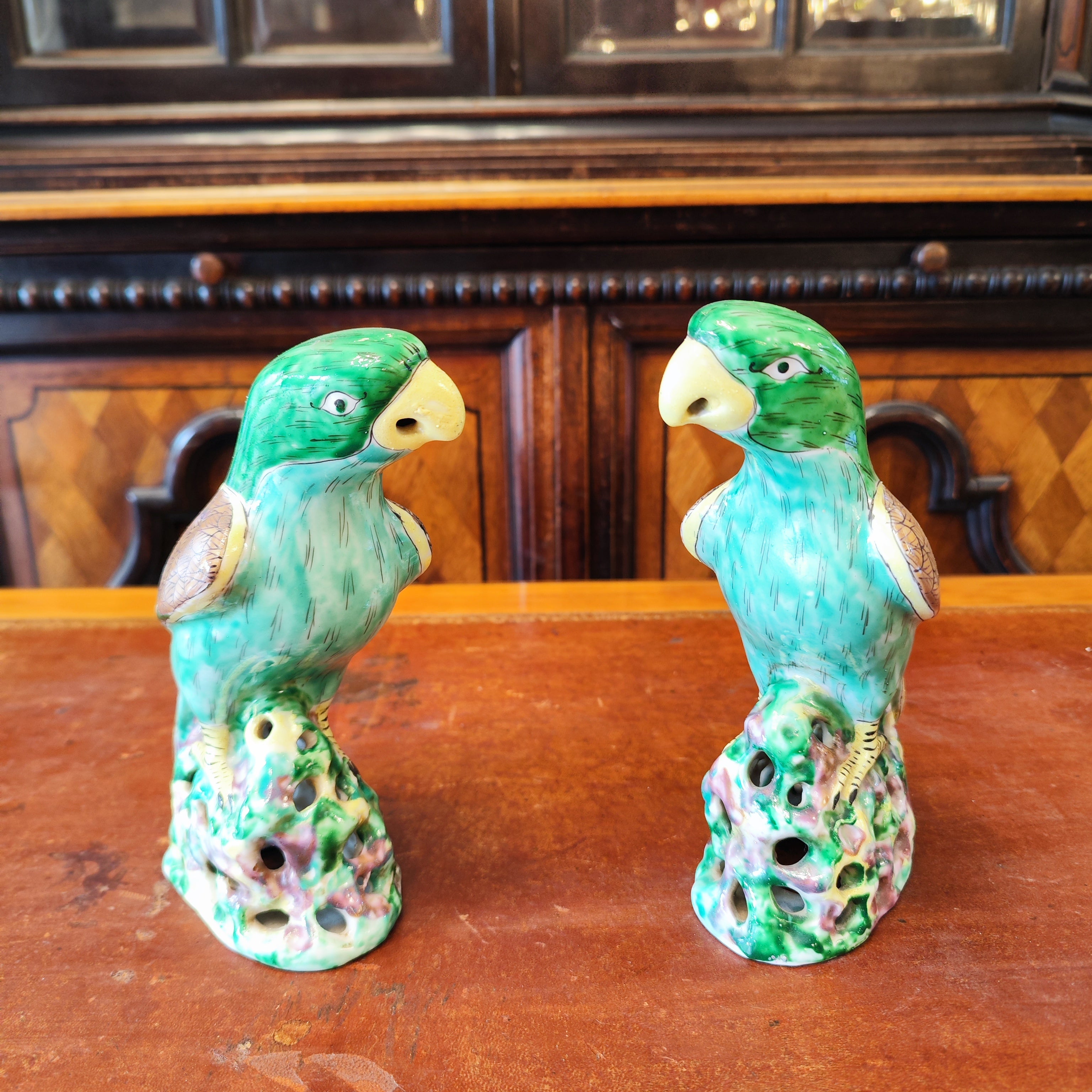 Par de loro chinos verde esmeralda. China SXIX