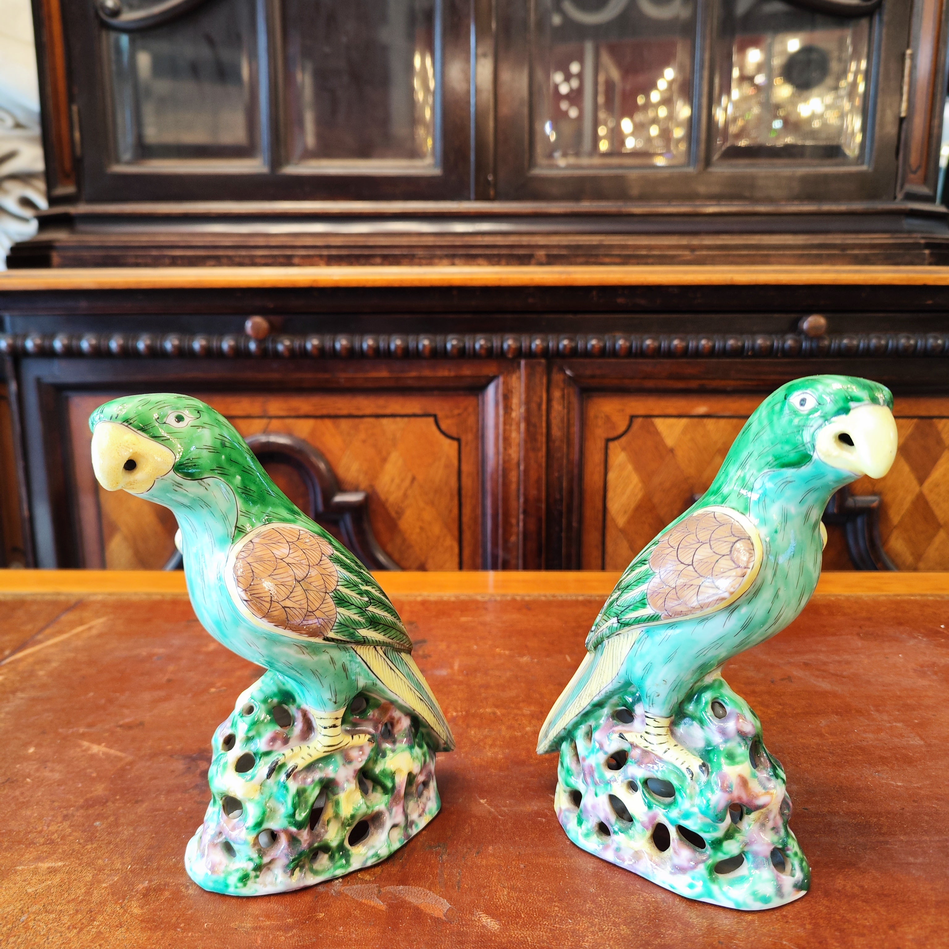 Par de loro chinos verde esmeralda. China SXIX