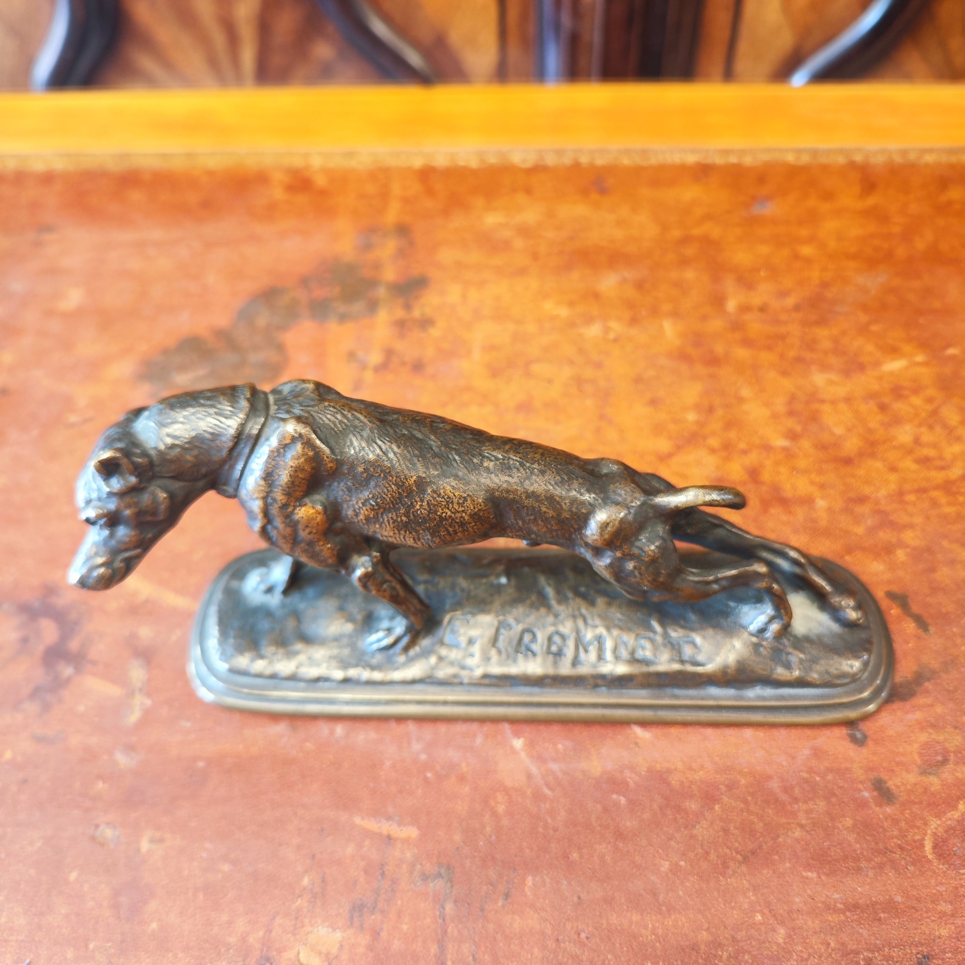 Perro bronce firma Emmanuel Fremiet. Francia SXIX