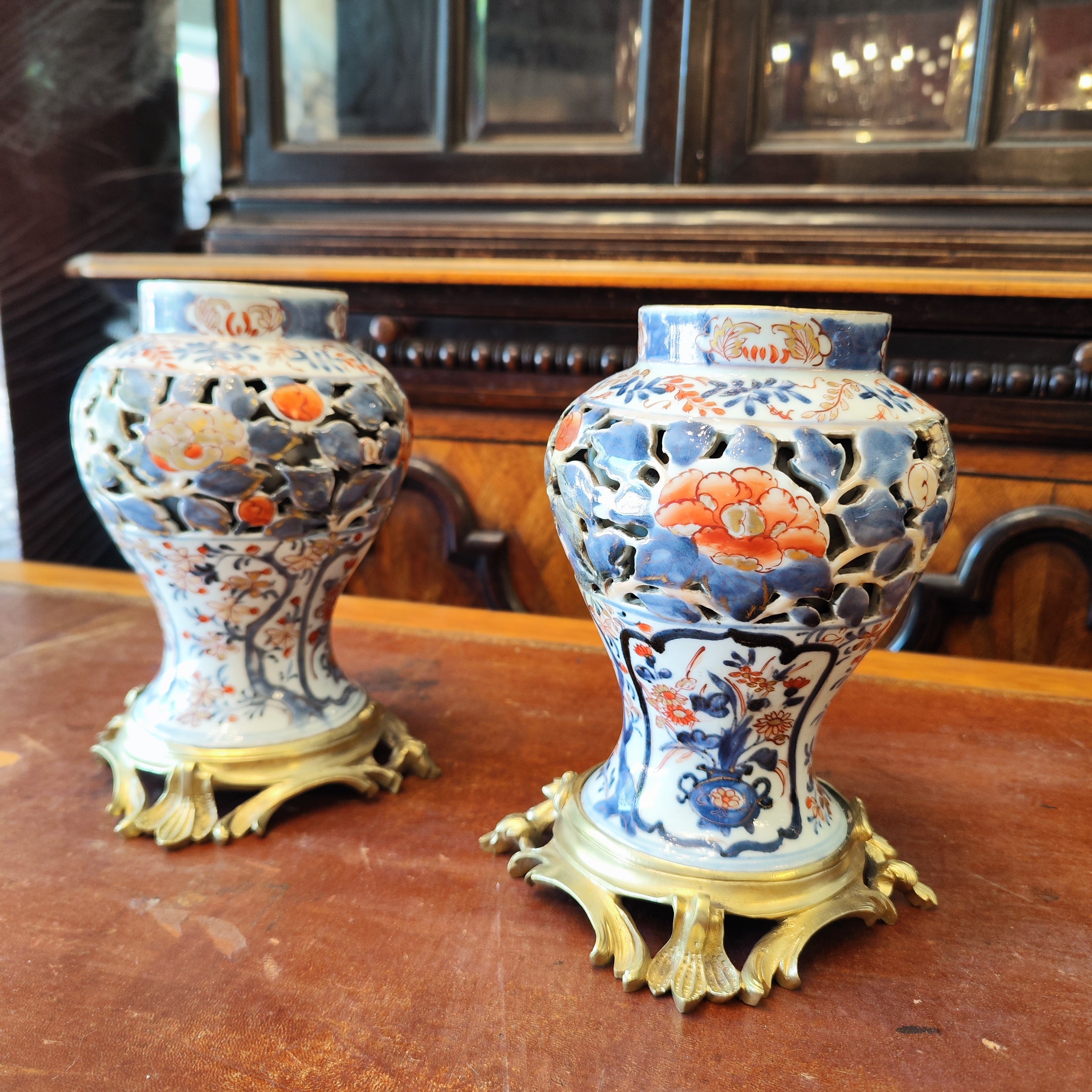 Par de Jarrones Imari Chinoiserie. Francia SXIX