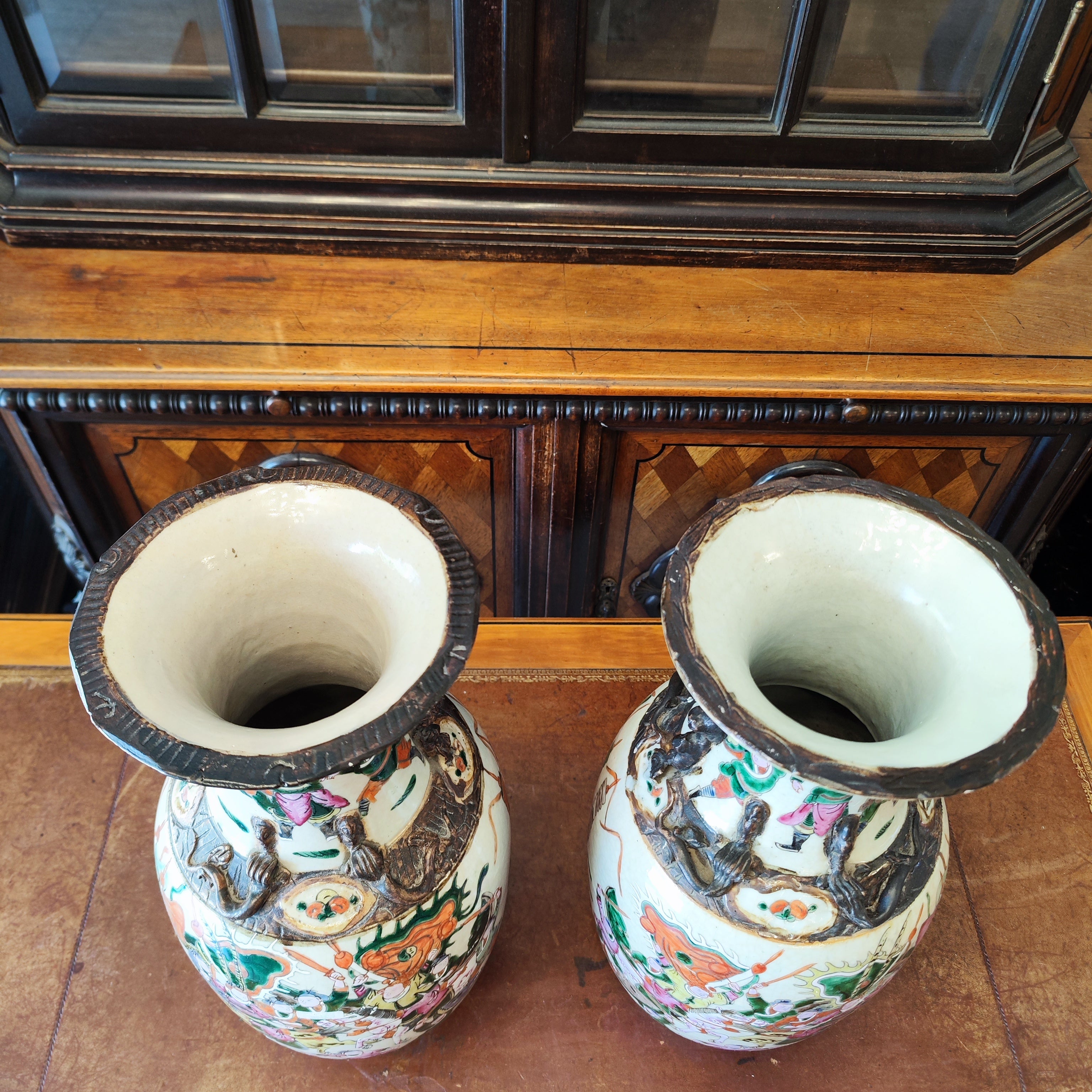 Par jarrones chinos de caolin Nankin. China SXX