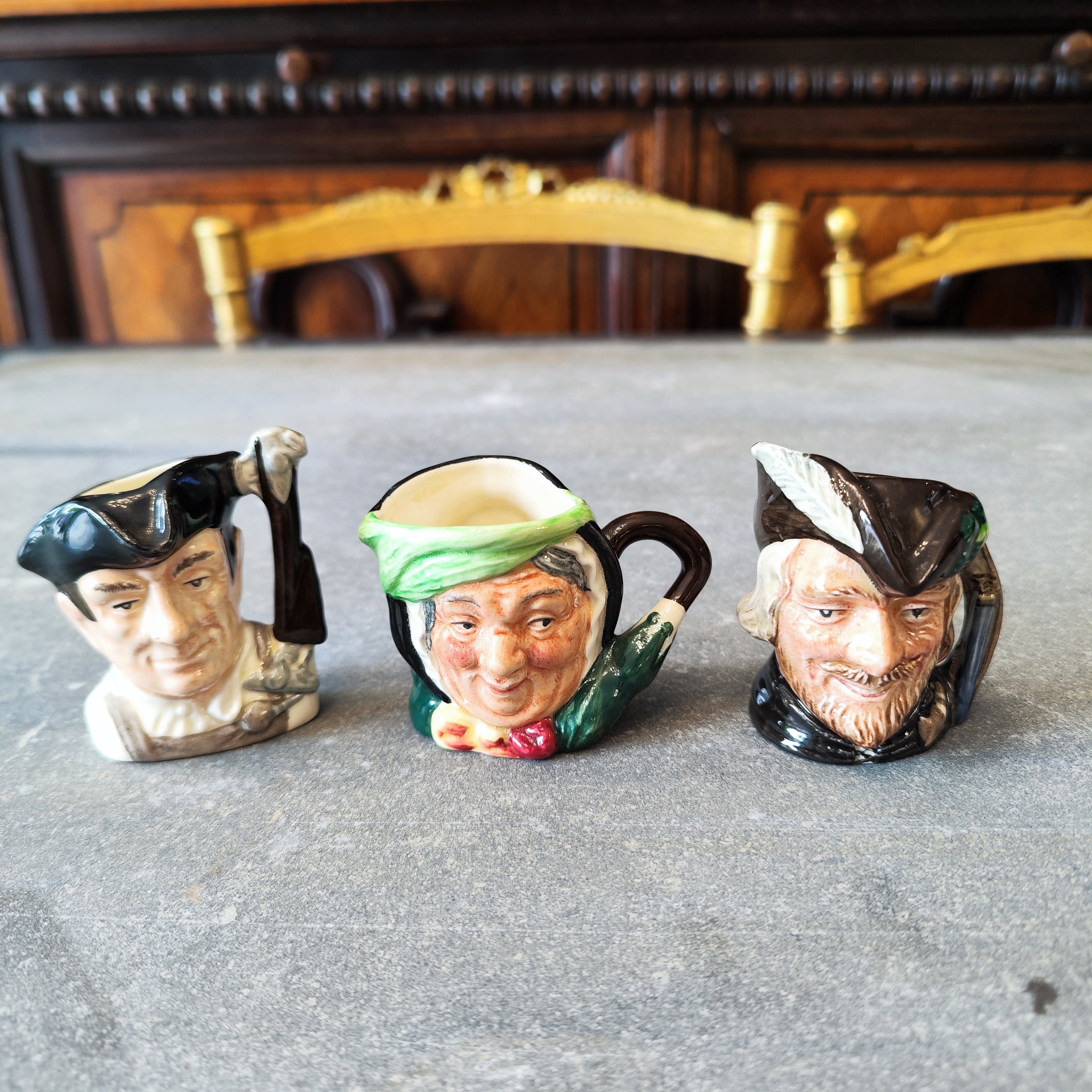 Juego de tres jarras Toby Royal Doulton. Inglaterra SXX