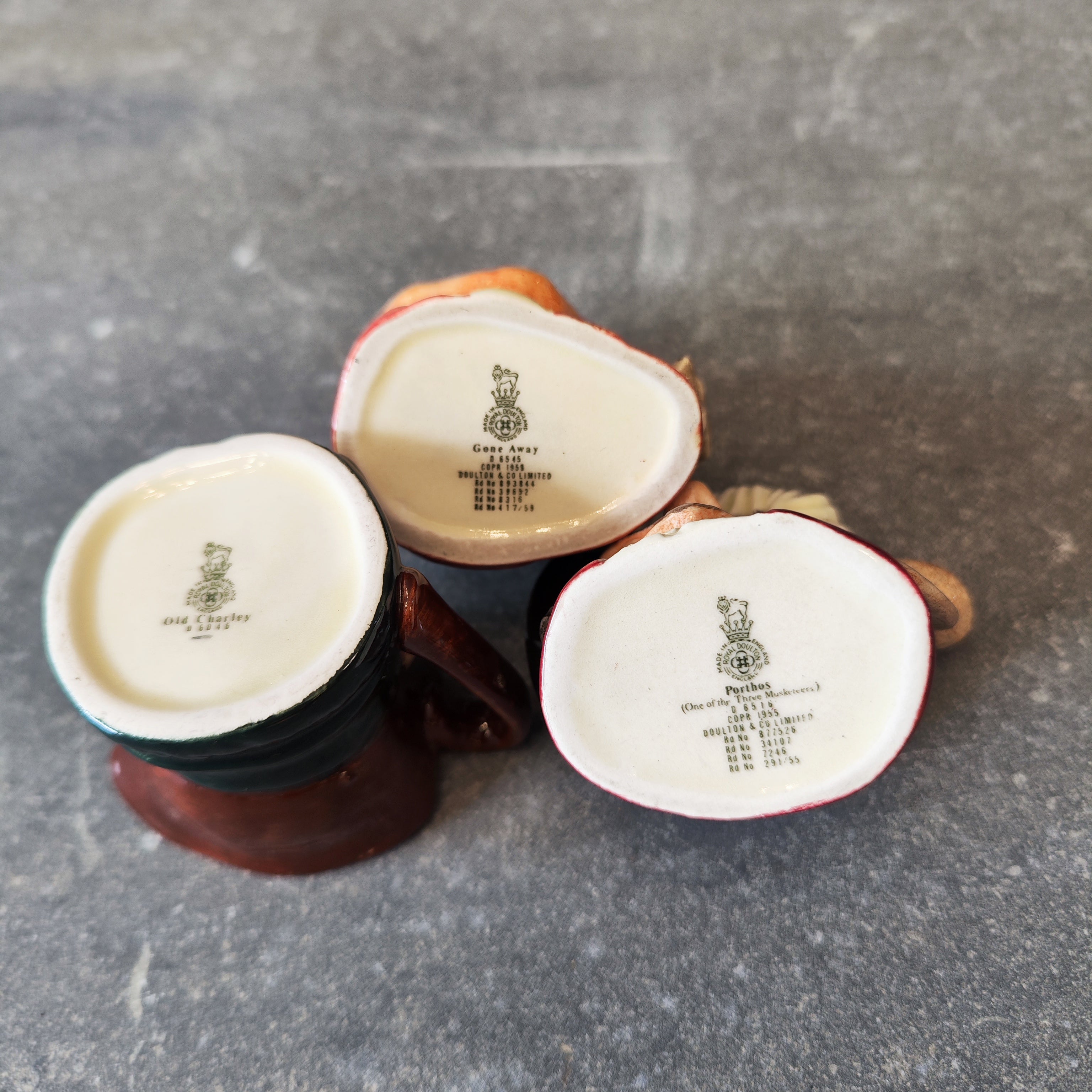 Juego de tres jarras Toby. Royal Doulton Inglaterra SXX