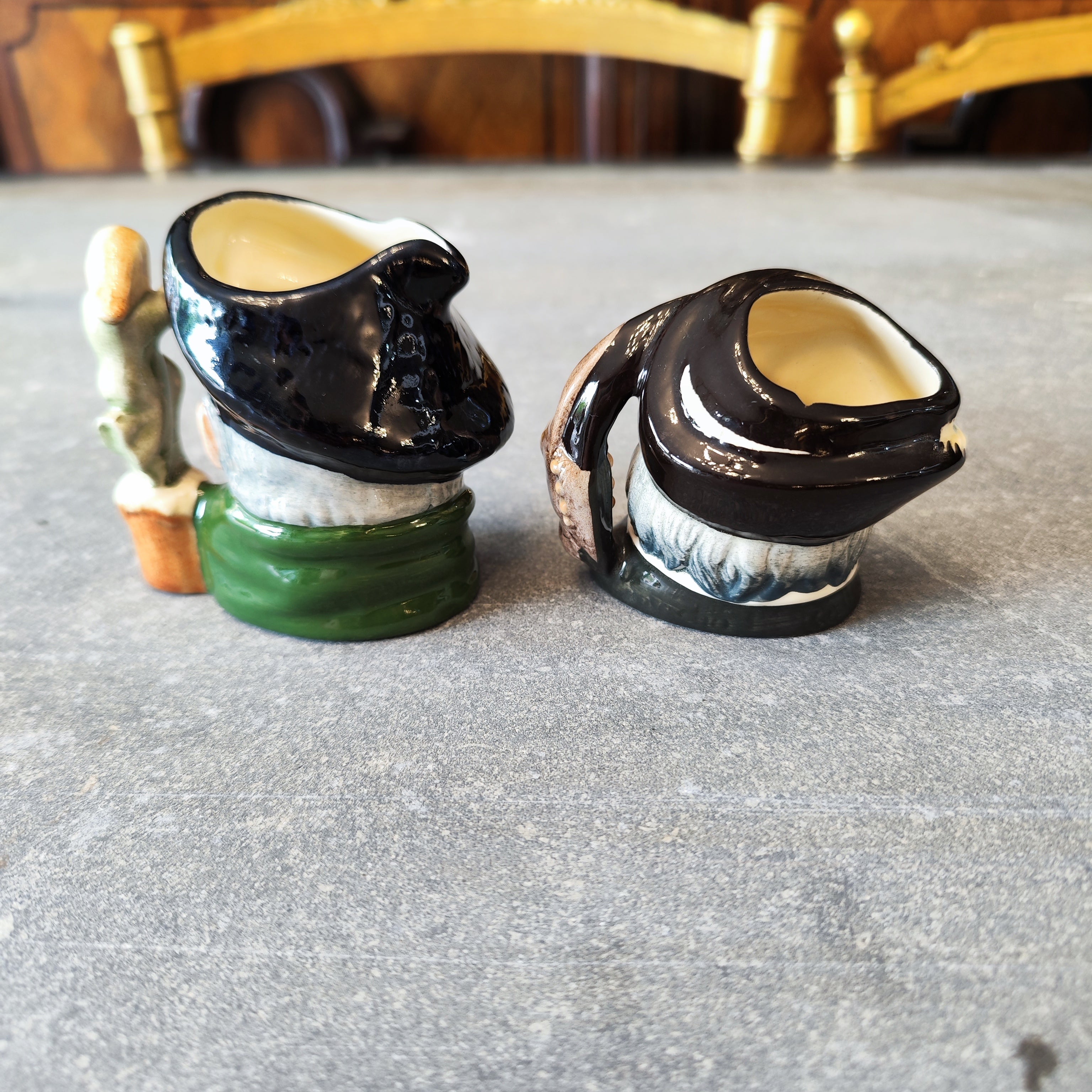 Par de jarras Toby Royal Doulton. Inglaterra SXX