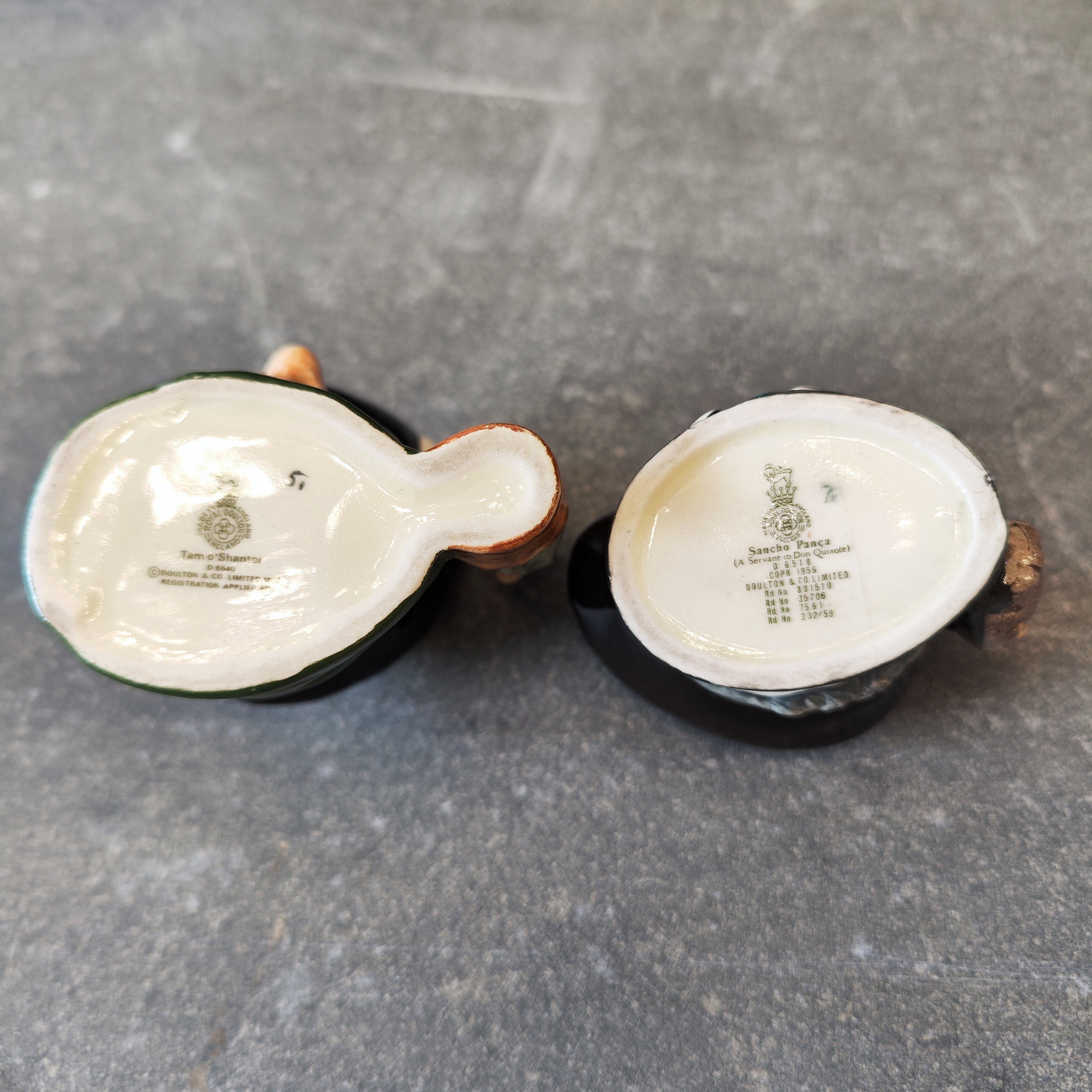 Par de jarras Toby Royal Doulton. Inglaterra SXX