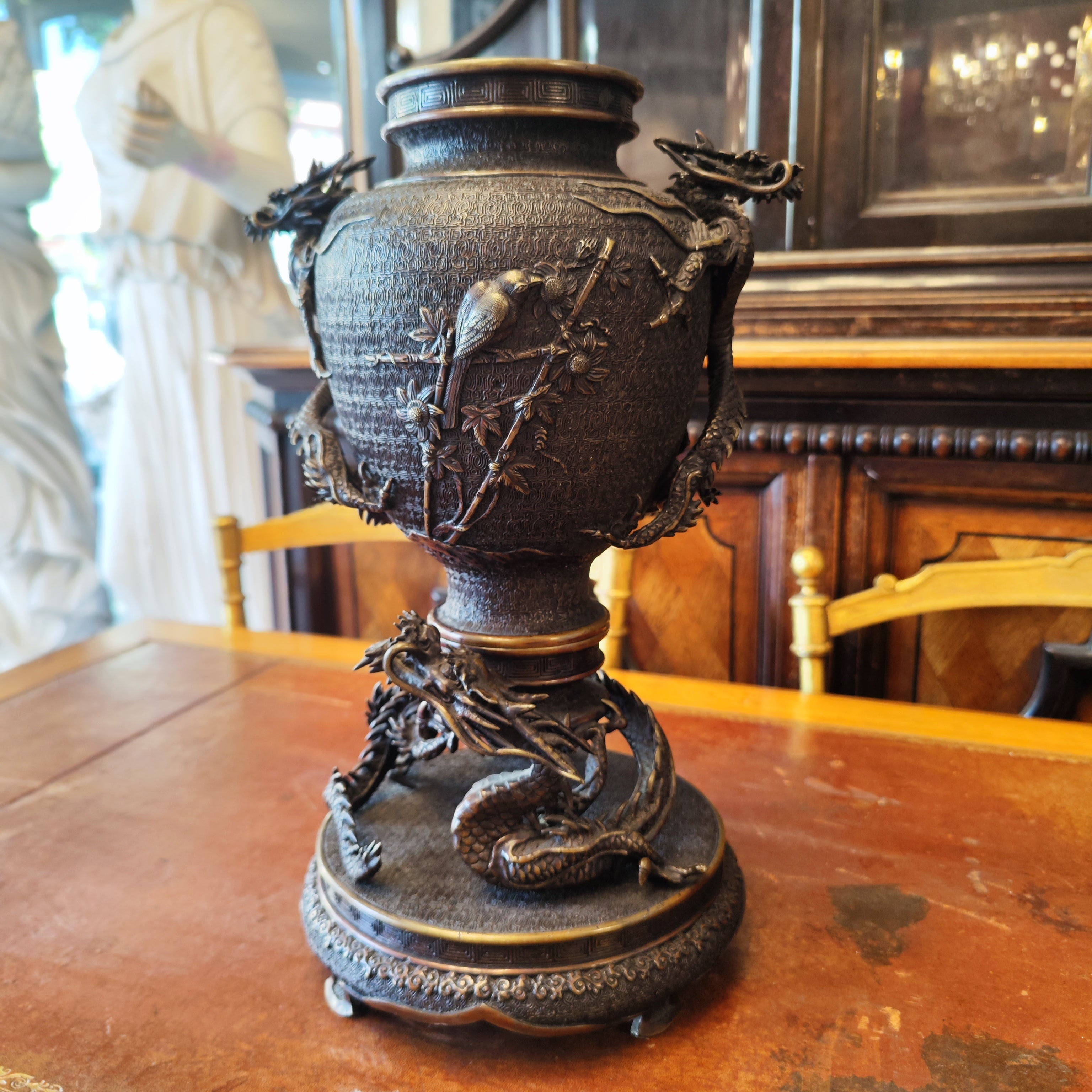 Espectacular jarrón bronce Meiji Shoki. Japón SXIX