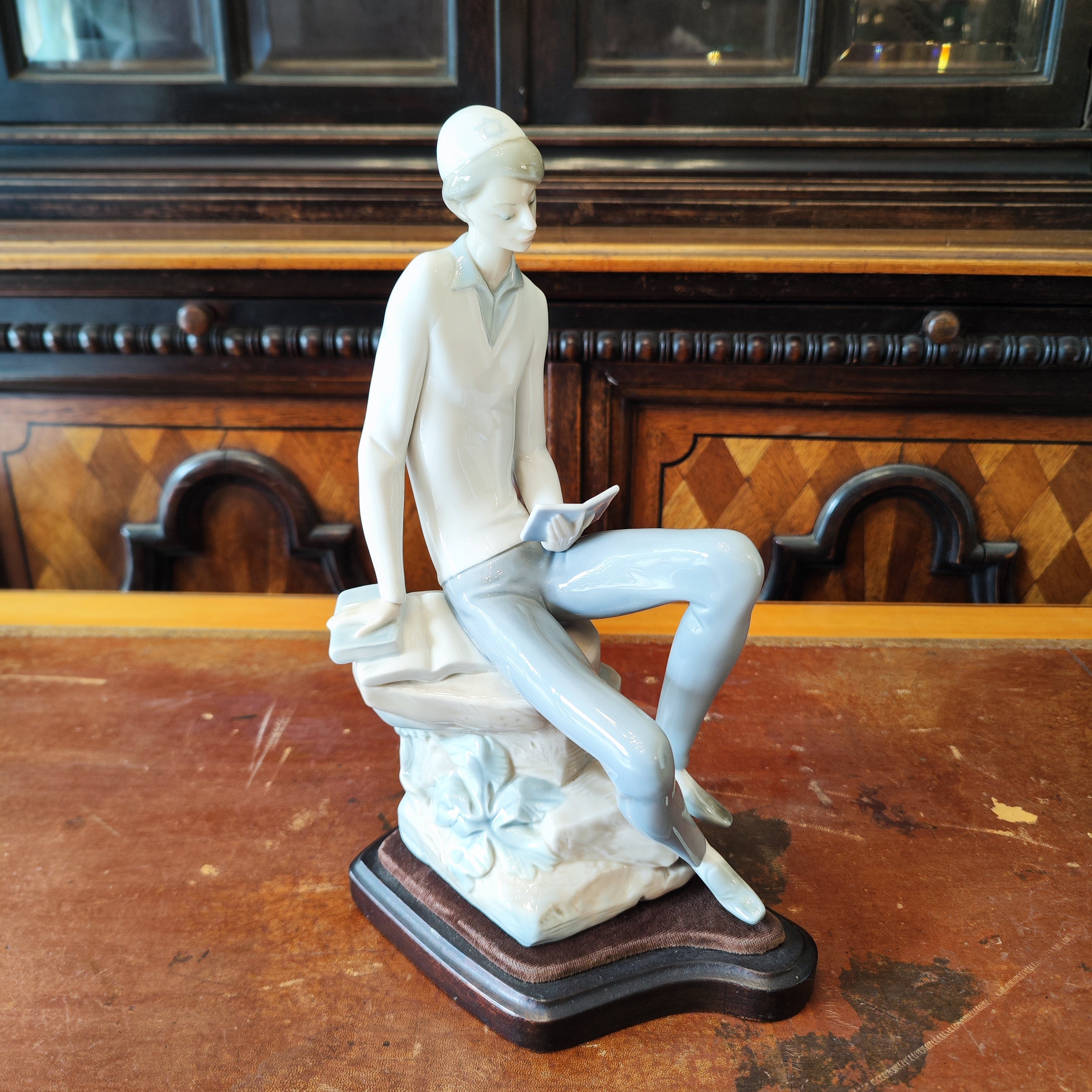 Figura española Lladro de un niño. España SXX