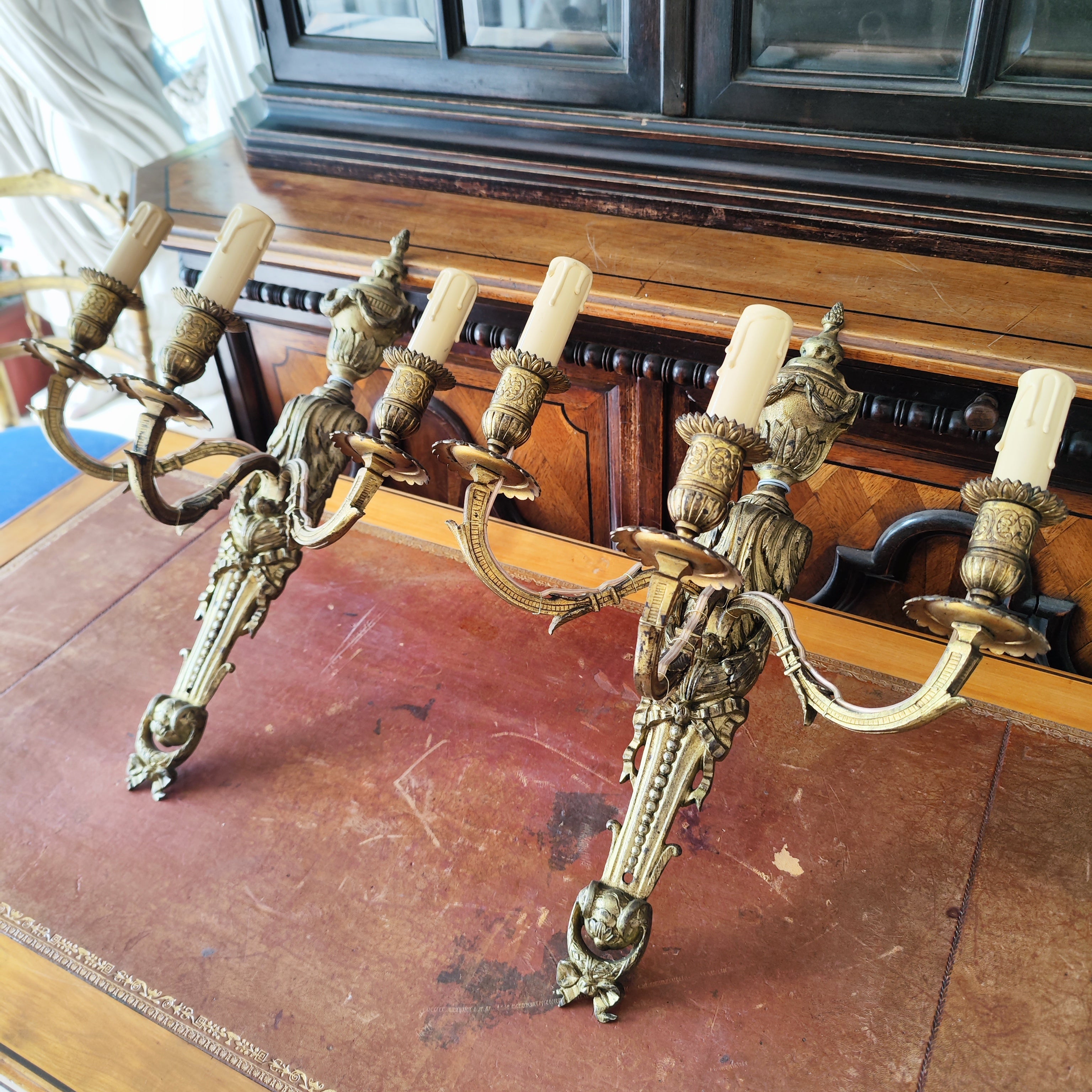 Par de apliques en bronce ormolu Luis XVI. Francia SXVIII