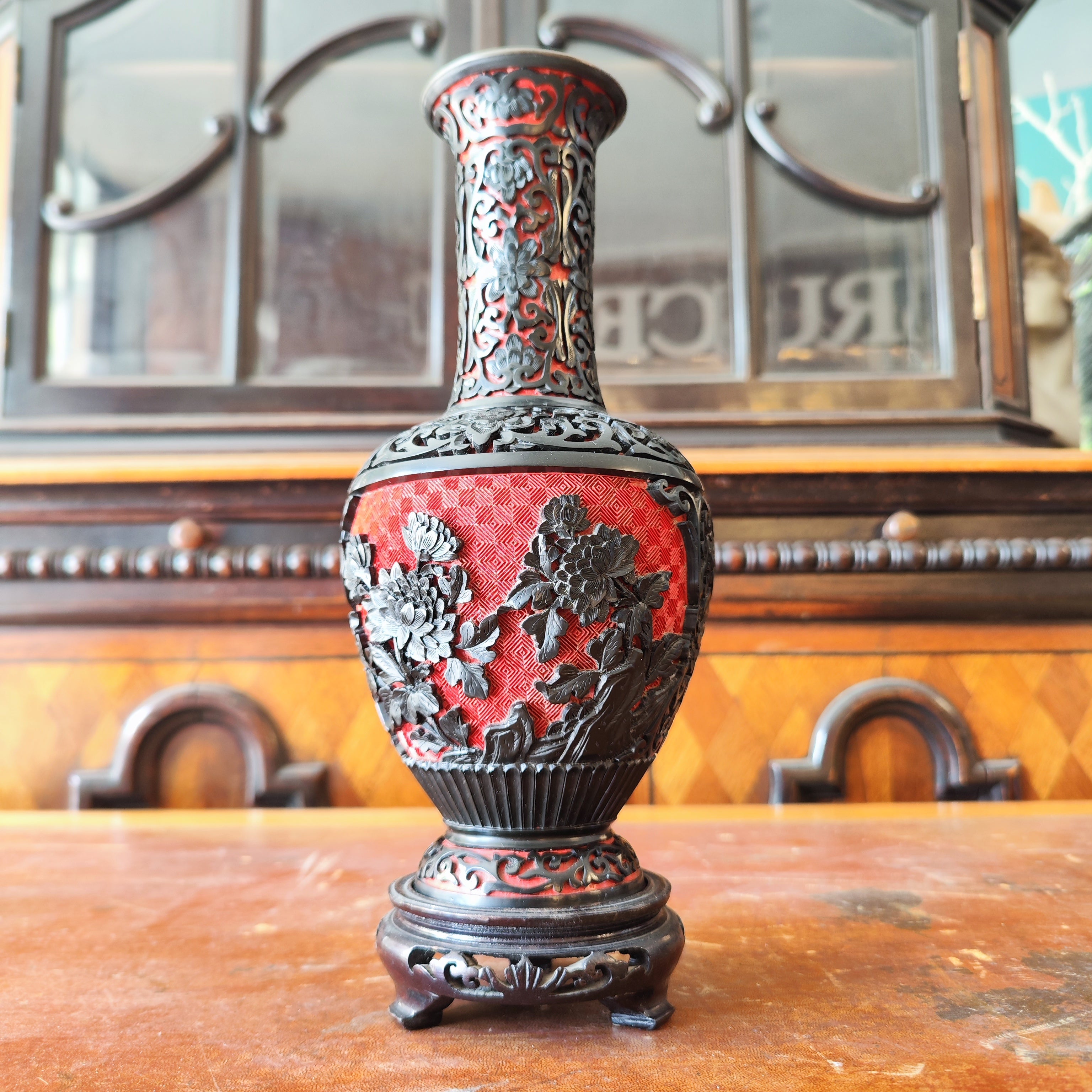 Jarrón chino de laca roja y negra. China SXIX