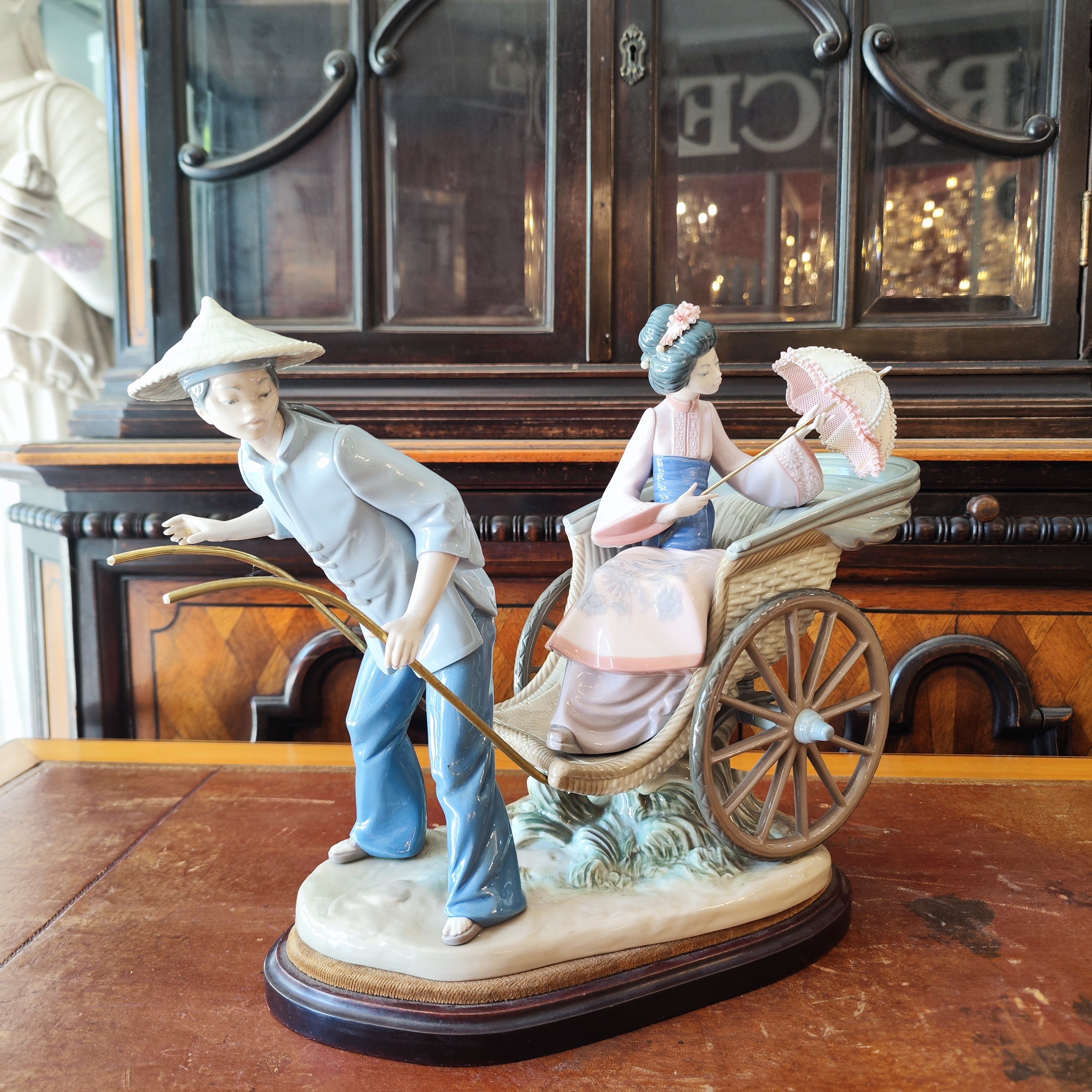 Porcelana española Lladro "Dama japonesa". España SXX