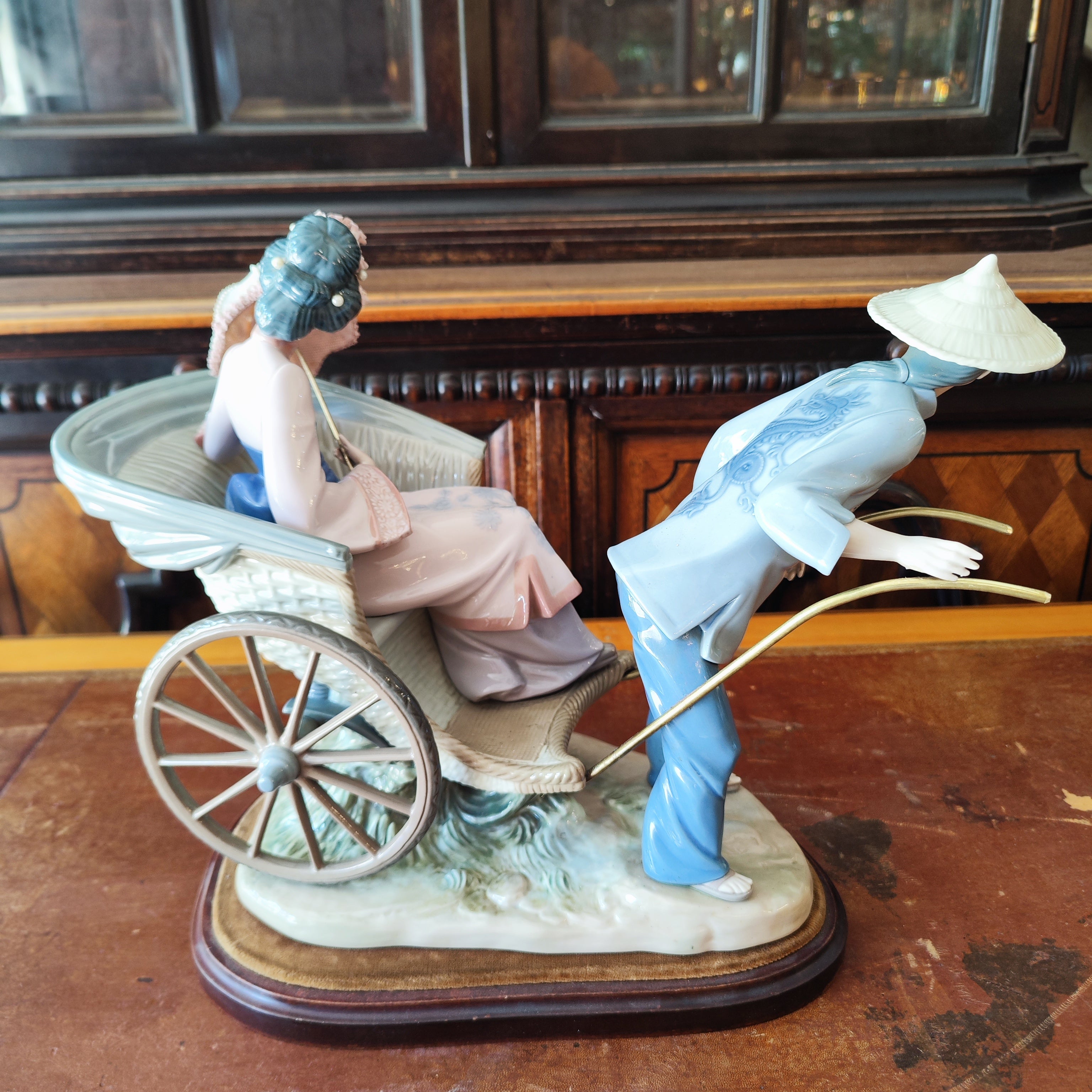 Porcelana española Lladro "Dama japonesa". España SXX