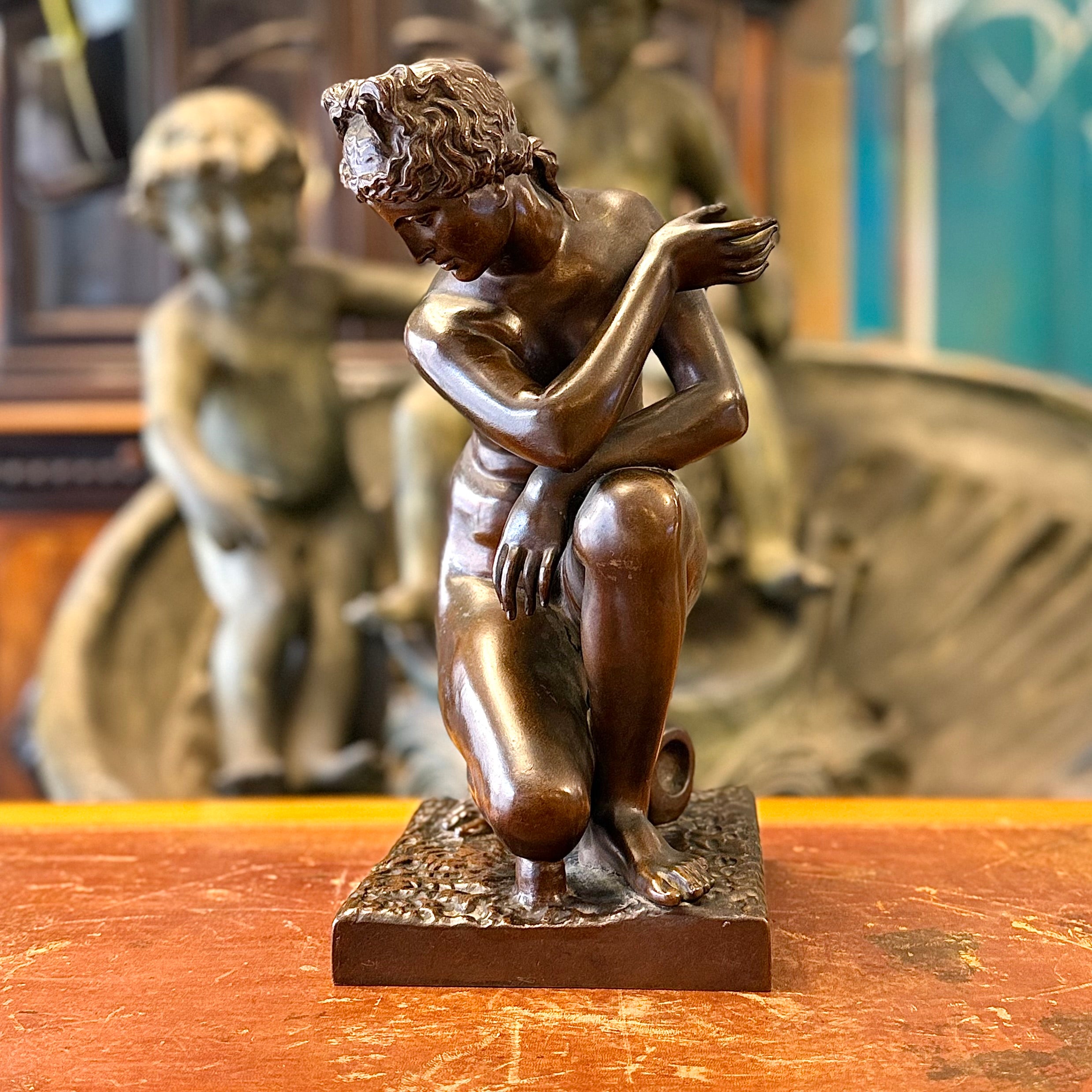 Escultura de bronce francesa de Venus firmada Barbedienne. Francia SXIX