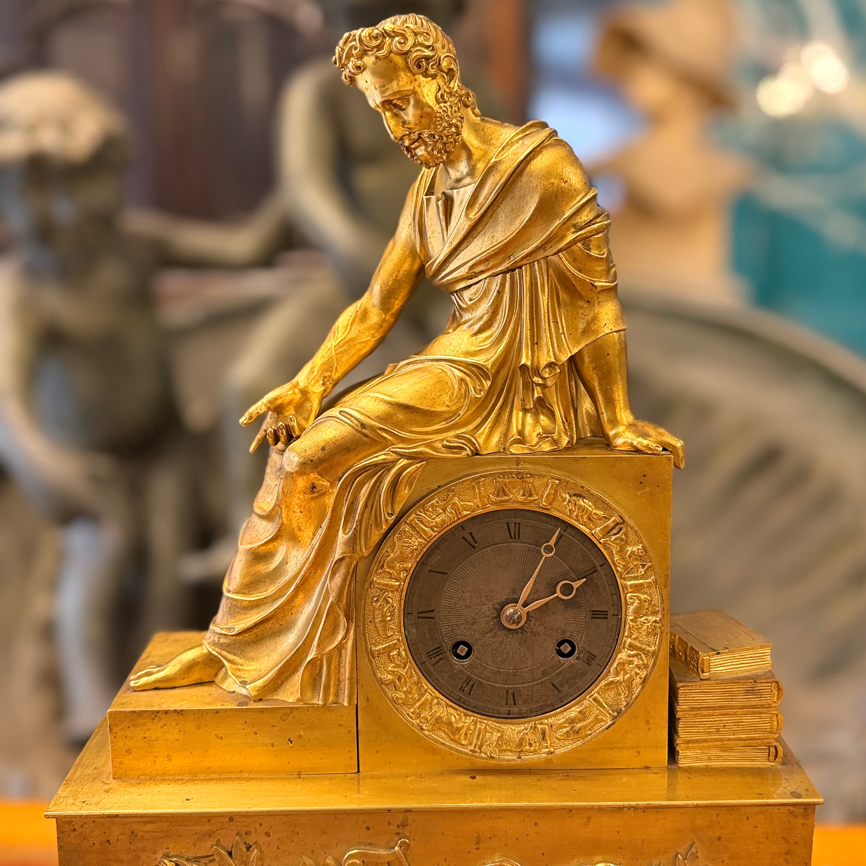 Reloj de bronce época Napoleón III mostrando a Homero. Francia SXIX