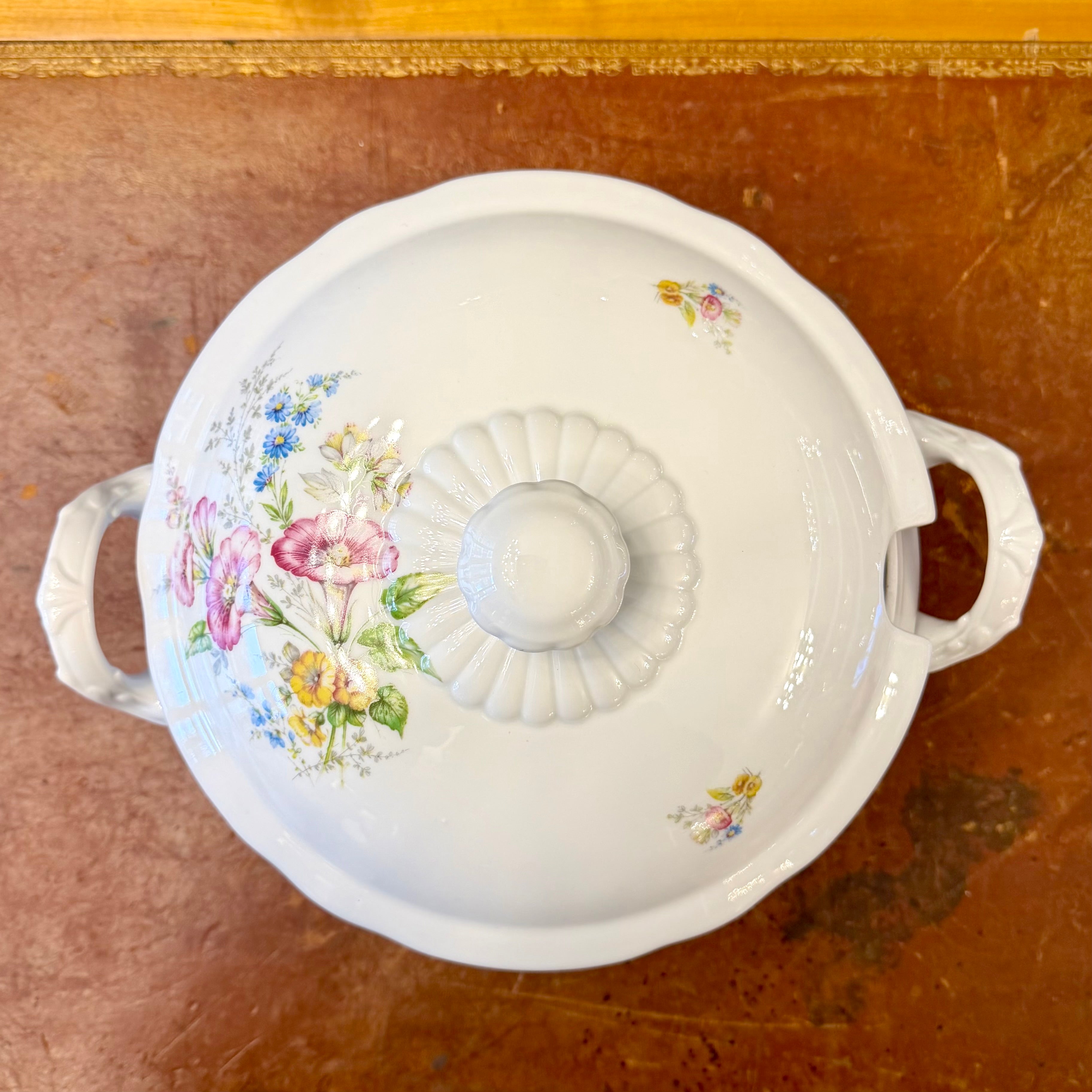 Sopera porcelana alemana Shumann Arzberg. Alemania SXX