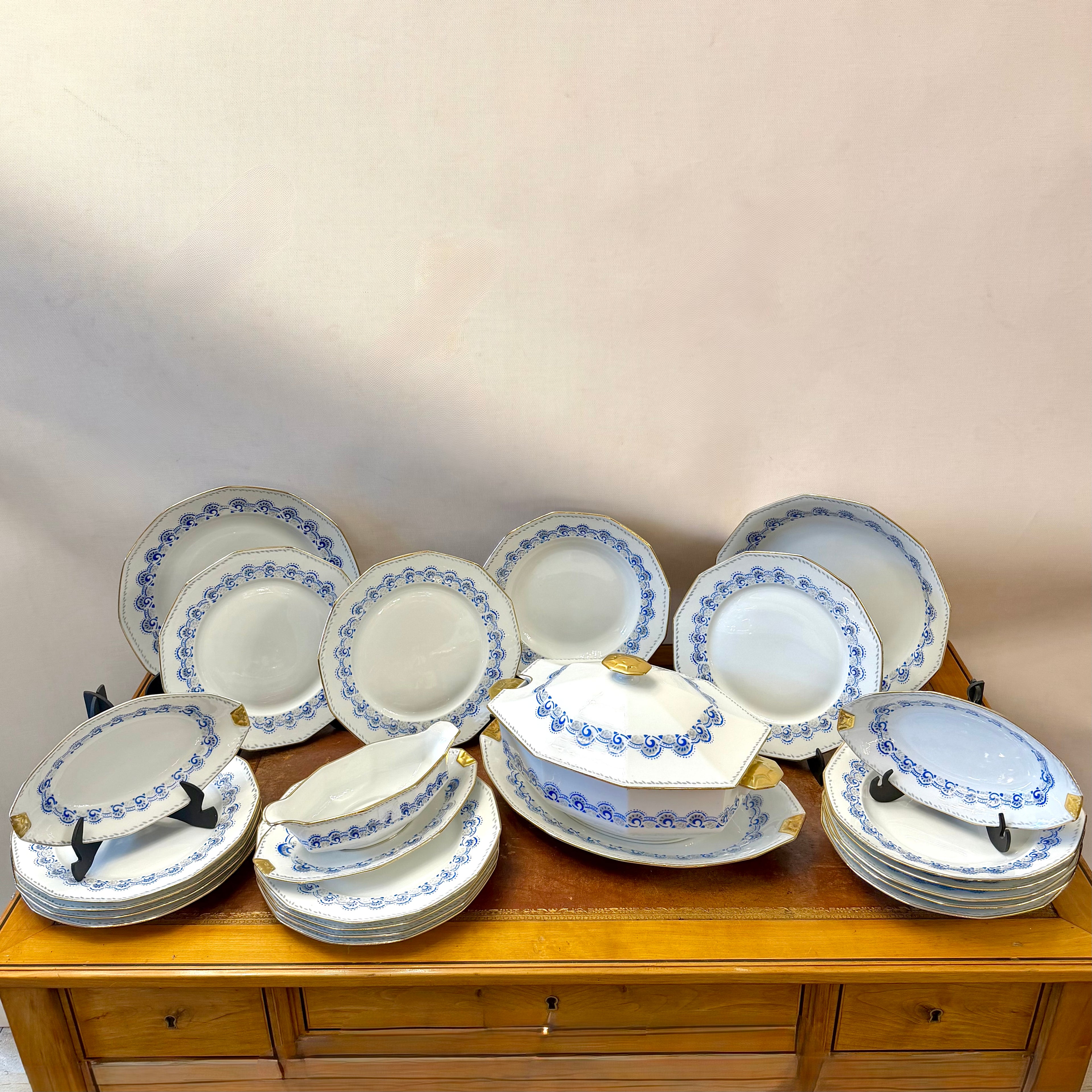 Vajilla de porcelana francesa Limoges France Art-Deco. Francia SXX