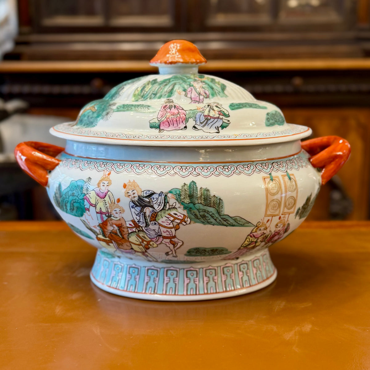 Sopera china Familia Rosa con présentoir. China SXIX