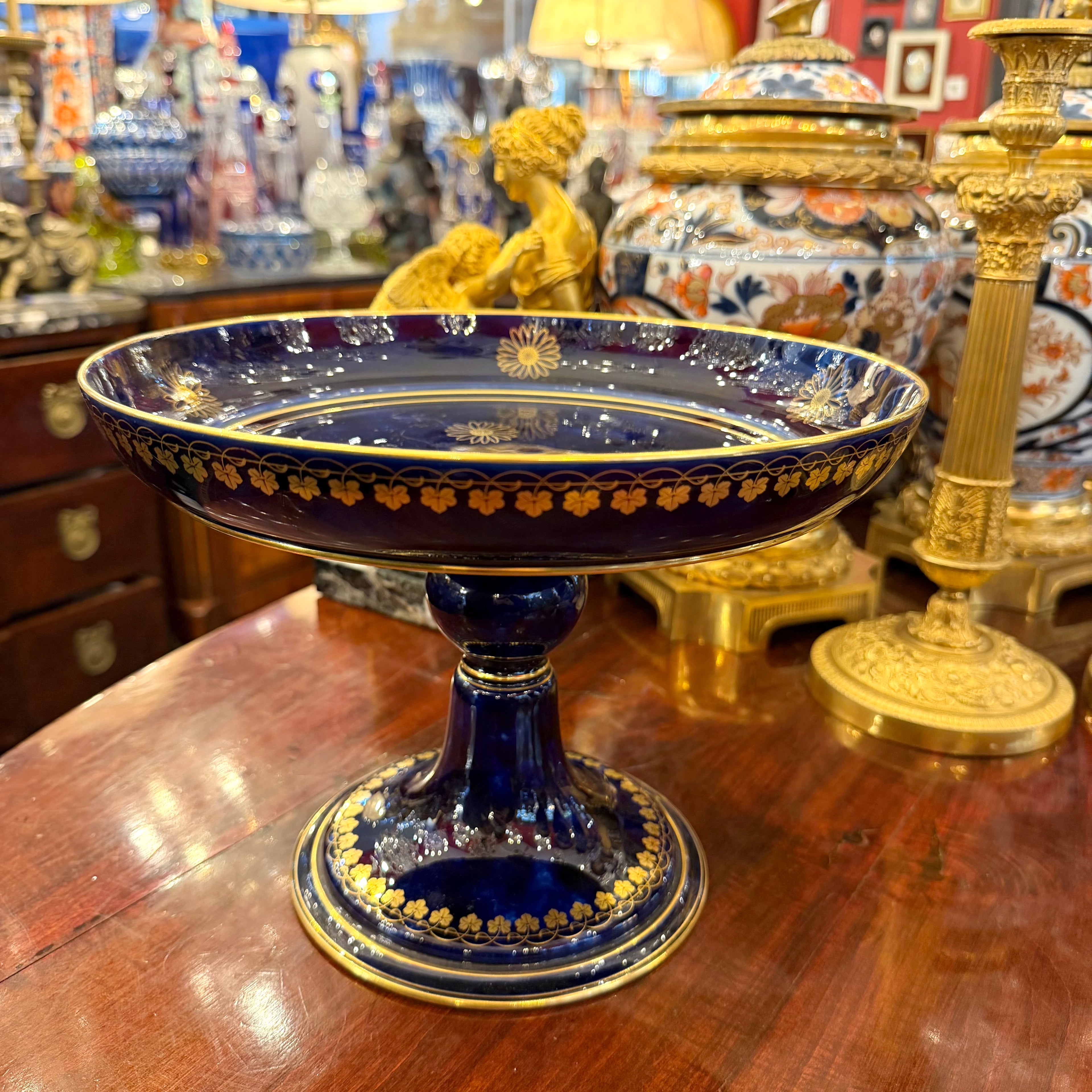 Frutero de porcelana Dore a Sevres. Frncia SXIX