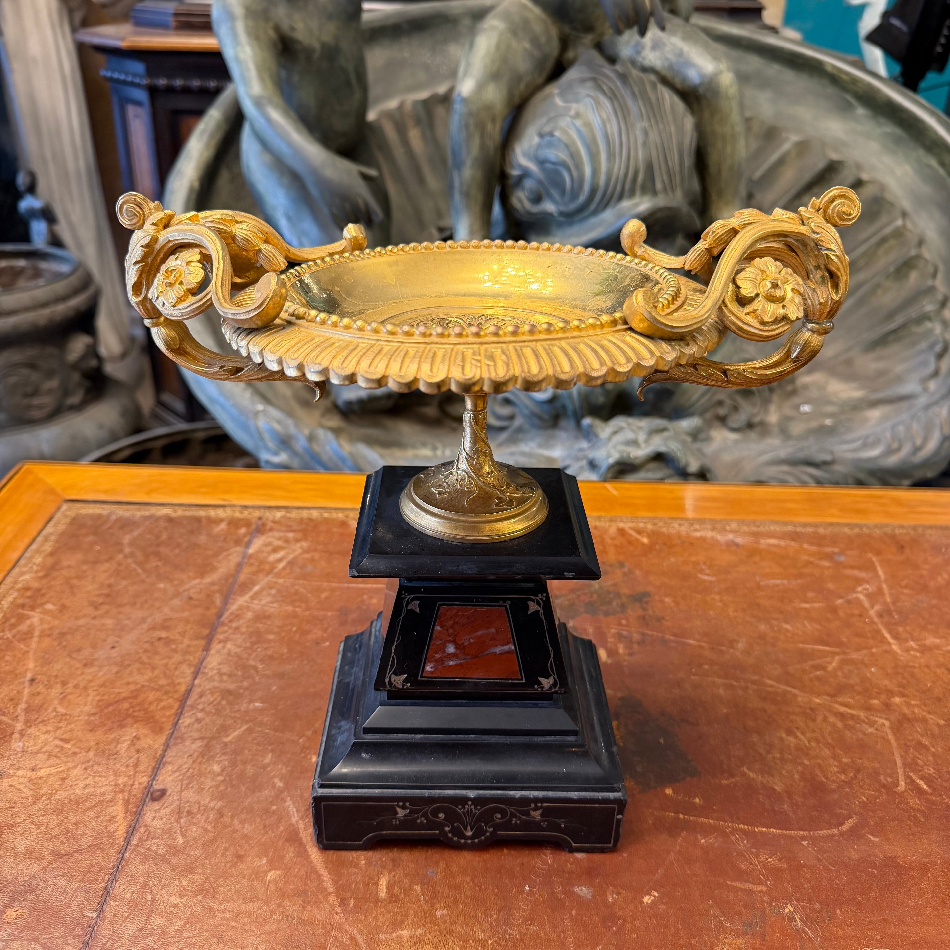Par de tazzas francesas Napoleón III. Francia SXIX