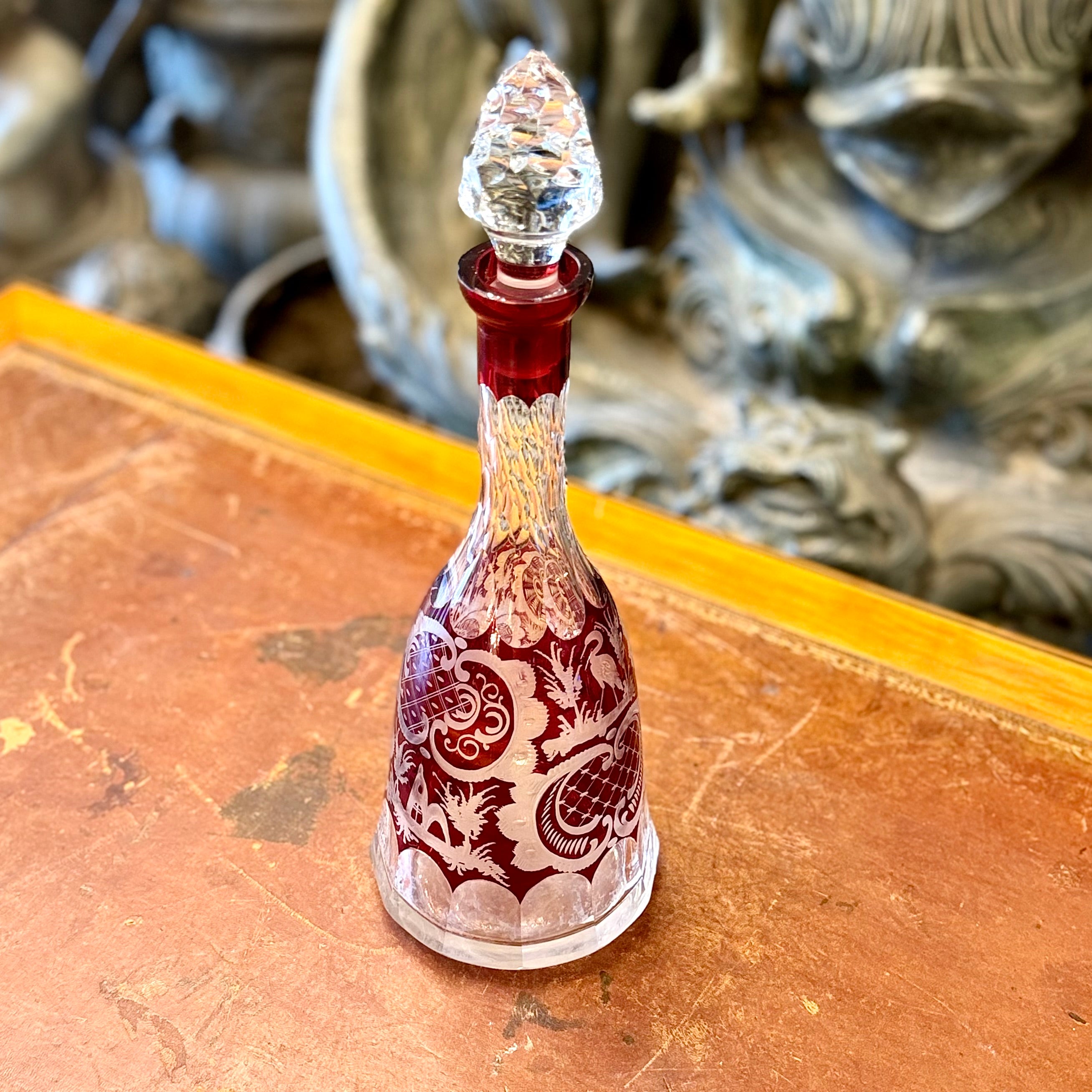 Botella de cristal dibujado al acido bohemia. Alemania SXIX