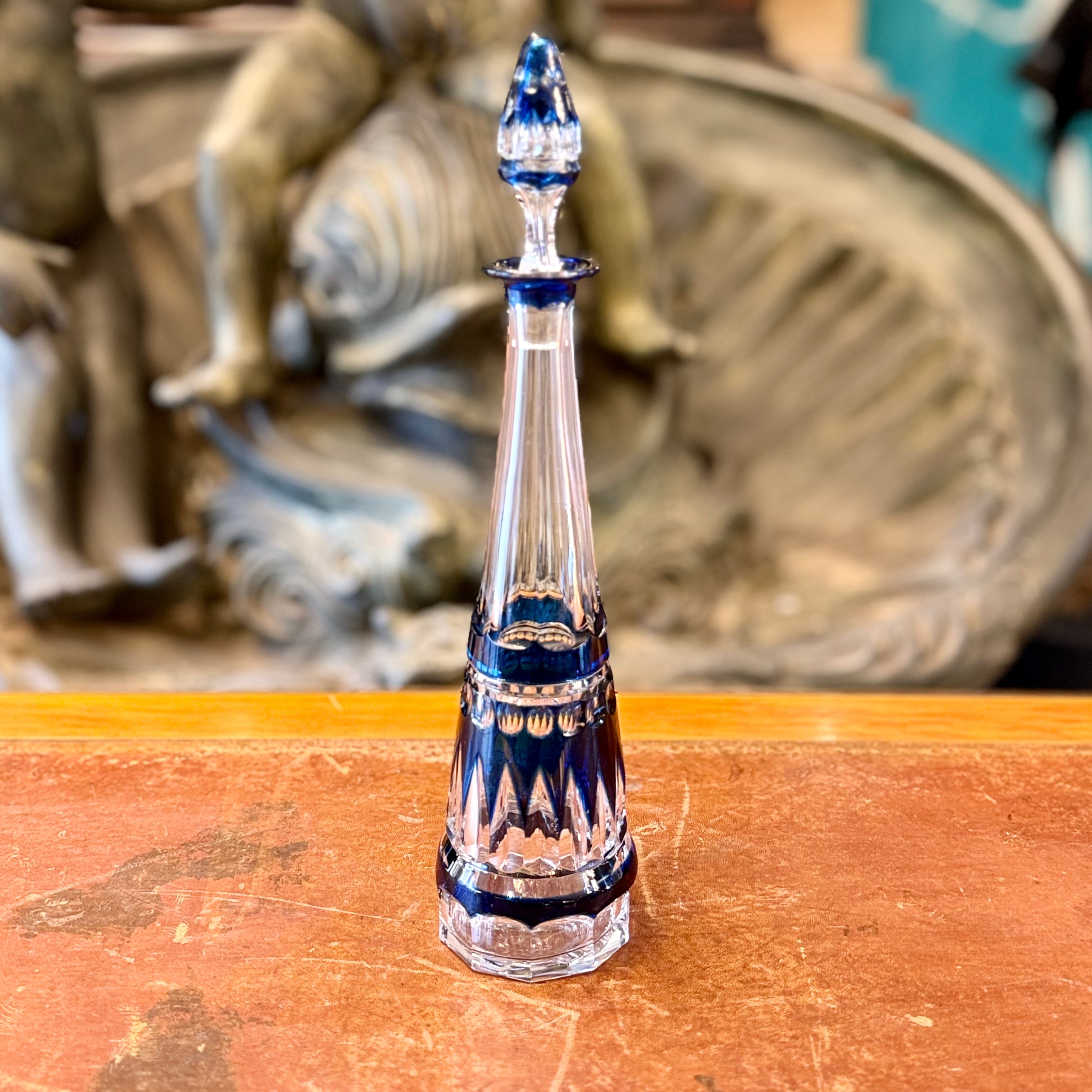 Botella de cristal cortado estilo neo-clásica. Francia SXX