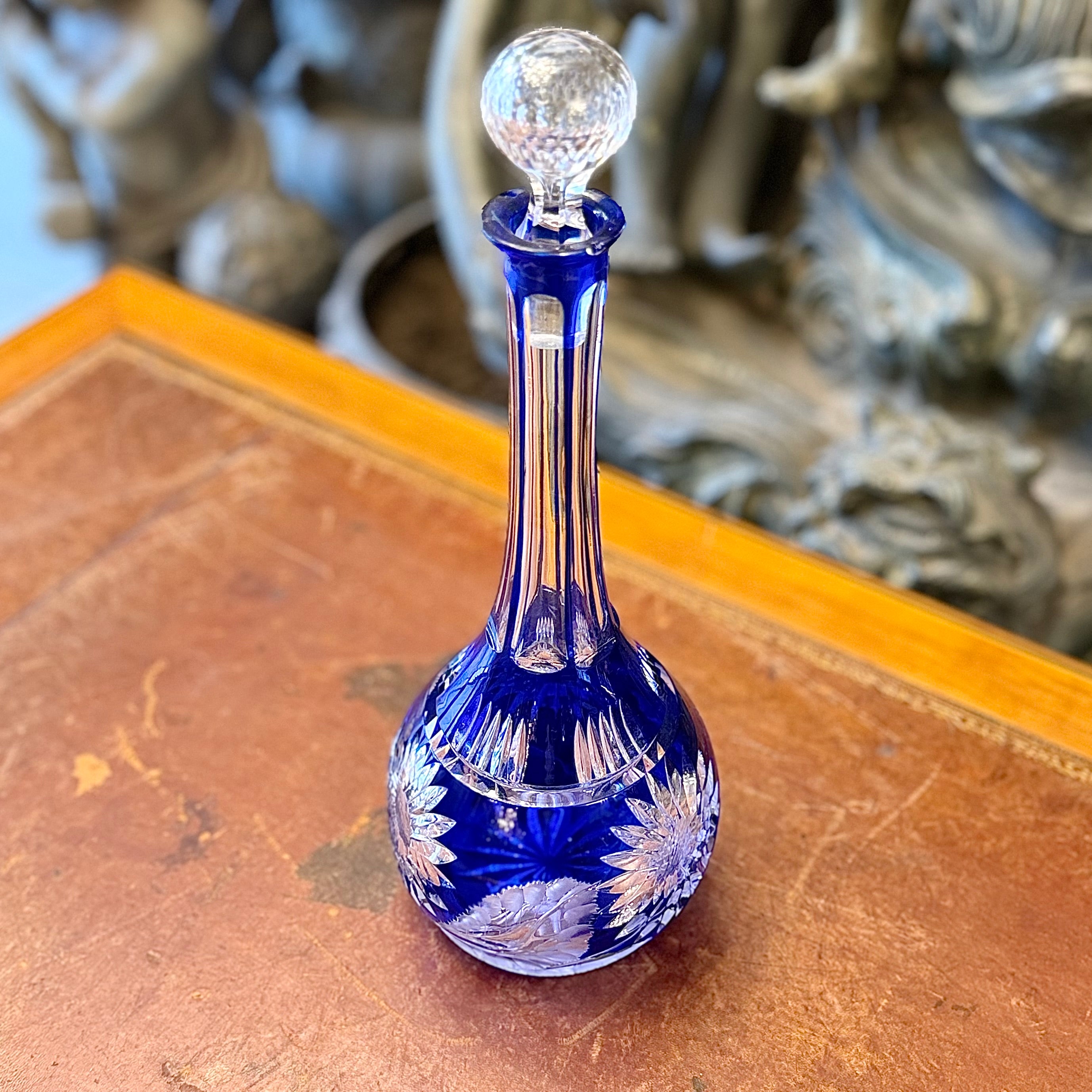 Botella cristal cortado bohemia azul. Checoeslovakia SXX
