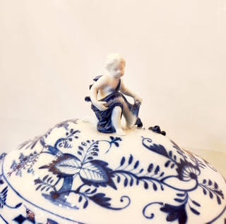 Sopera Meissen modelo "CEBOLLA" Alemania SXIX