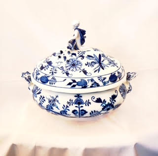 Sopera Meissen modelo "CEBOLLA" Alemania SXIX