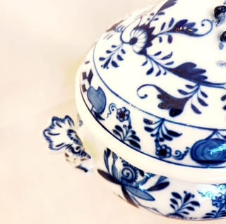 Sopera Meissen modelo "CEBOLLA" Alemania SXIX