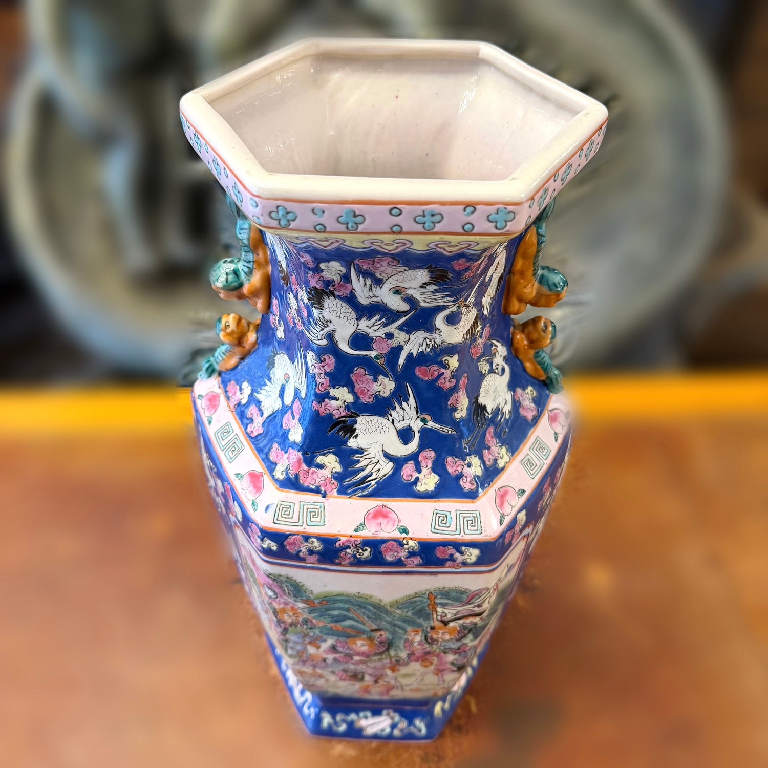 Jarrón de caolín chino hexagonal. China SXIX
