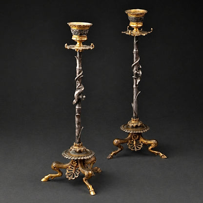 Par de candelabros neo-pompeyanos de bronce ormolu y plata. Francia SXIX