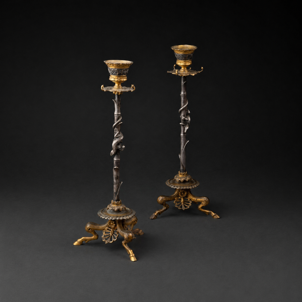 Par de candelabros neo-pompeyanos de bronce ormolu y plata. Francia SXIX