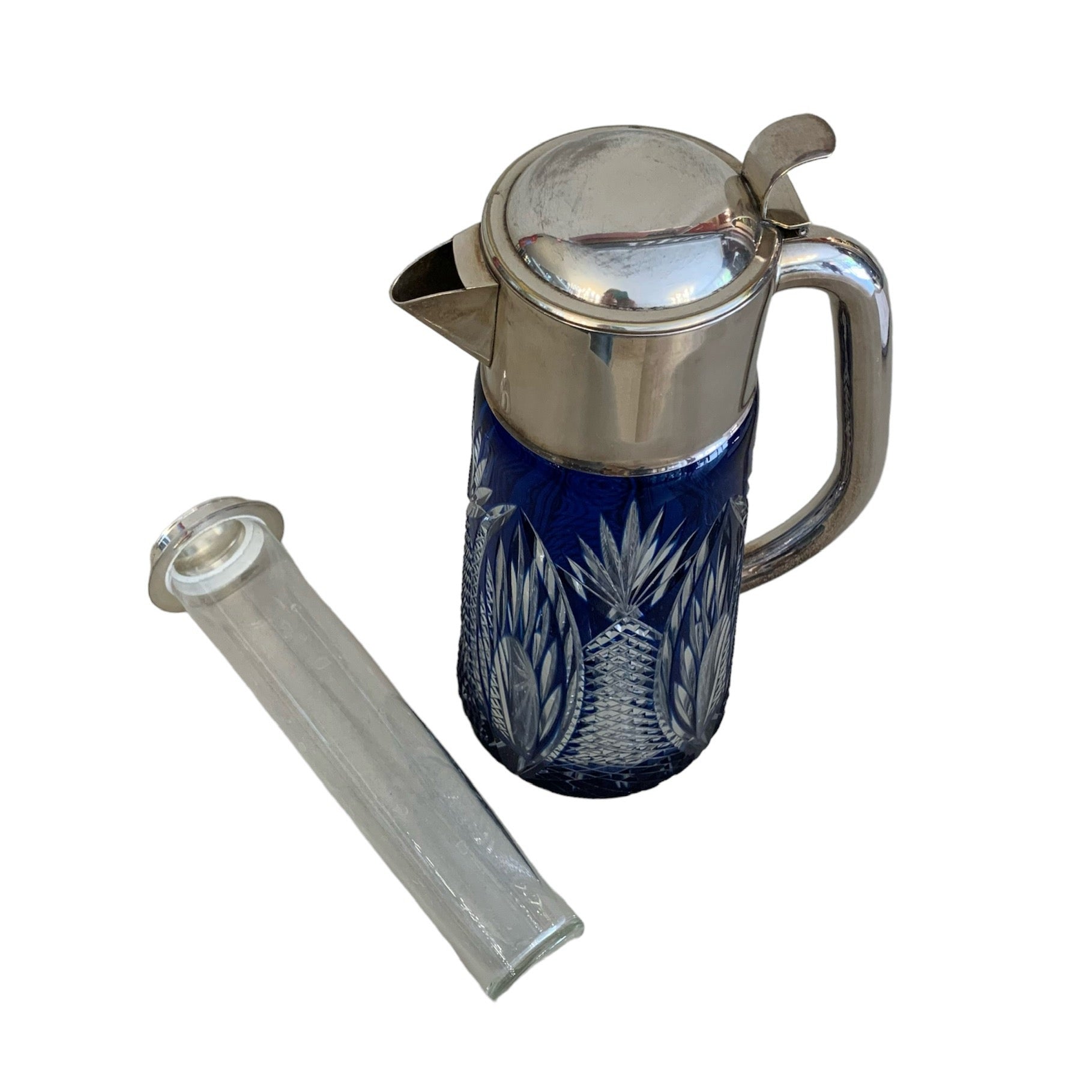 Jarra para té helado de cristal azul. Año 1930