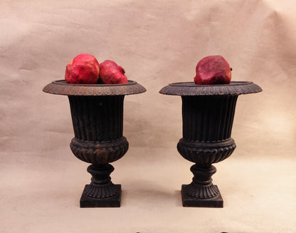 Pareja de copones de fierro fundido. SXIX