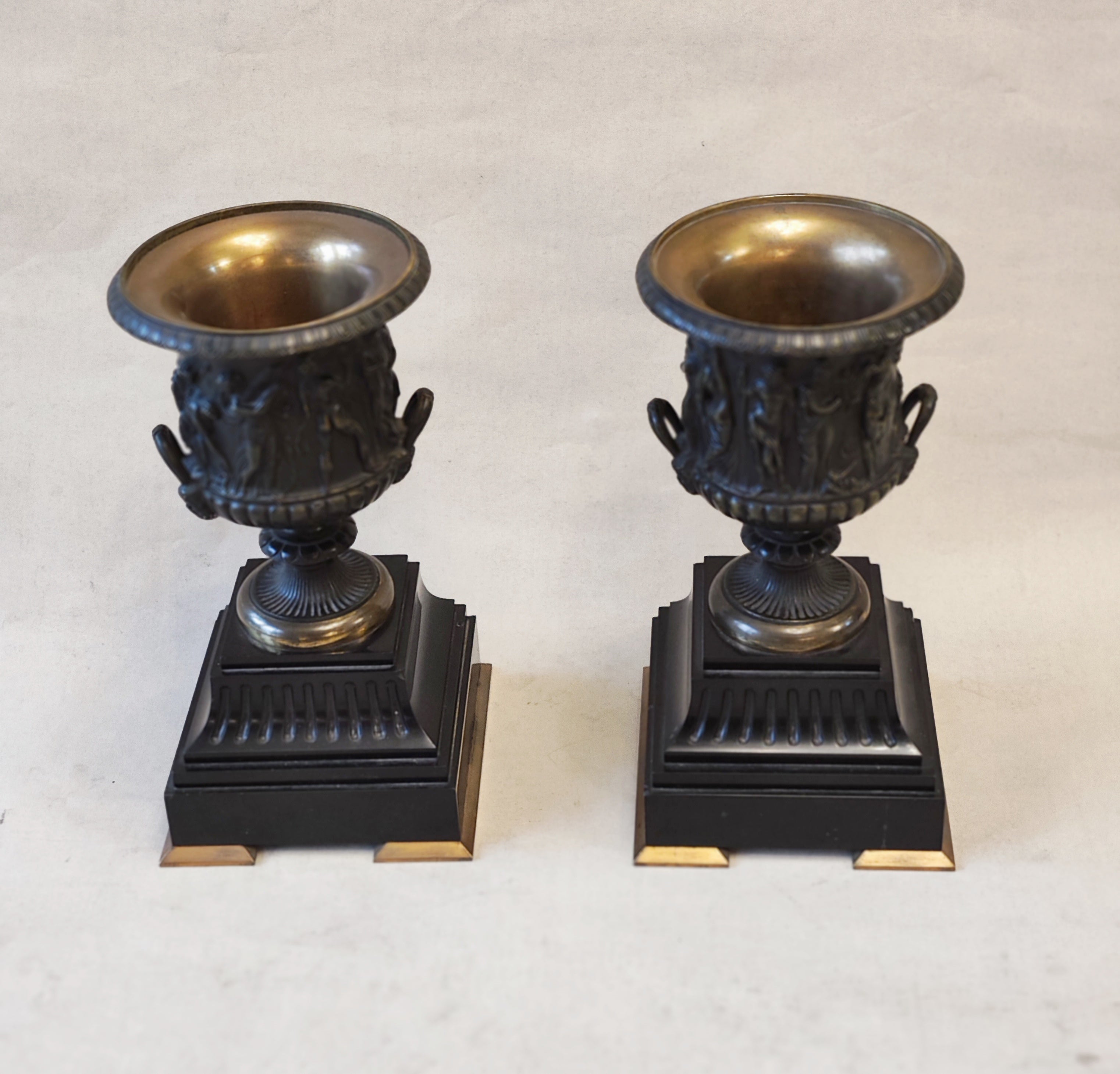 Par de cassolettes de bronce franceses Neo-greco. SXIX