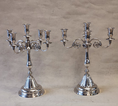 Par de candelabros de plata colonial chilenos. SXVIII