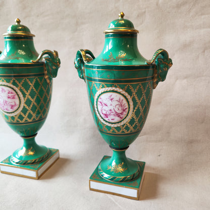 Par de jarrones de porcelana francesa Clauss et Cie . SXIX