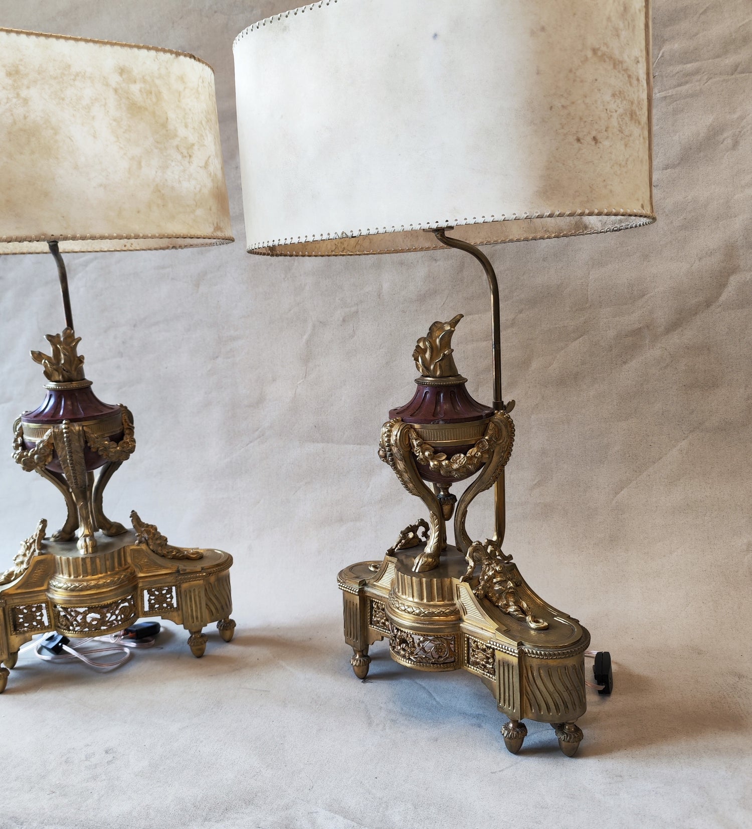 Par de cassolettes montados en lampara. Francia. SXIX