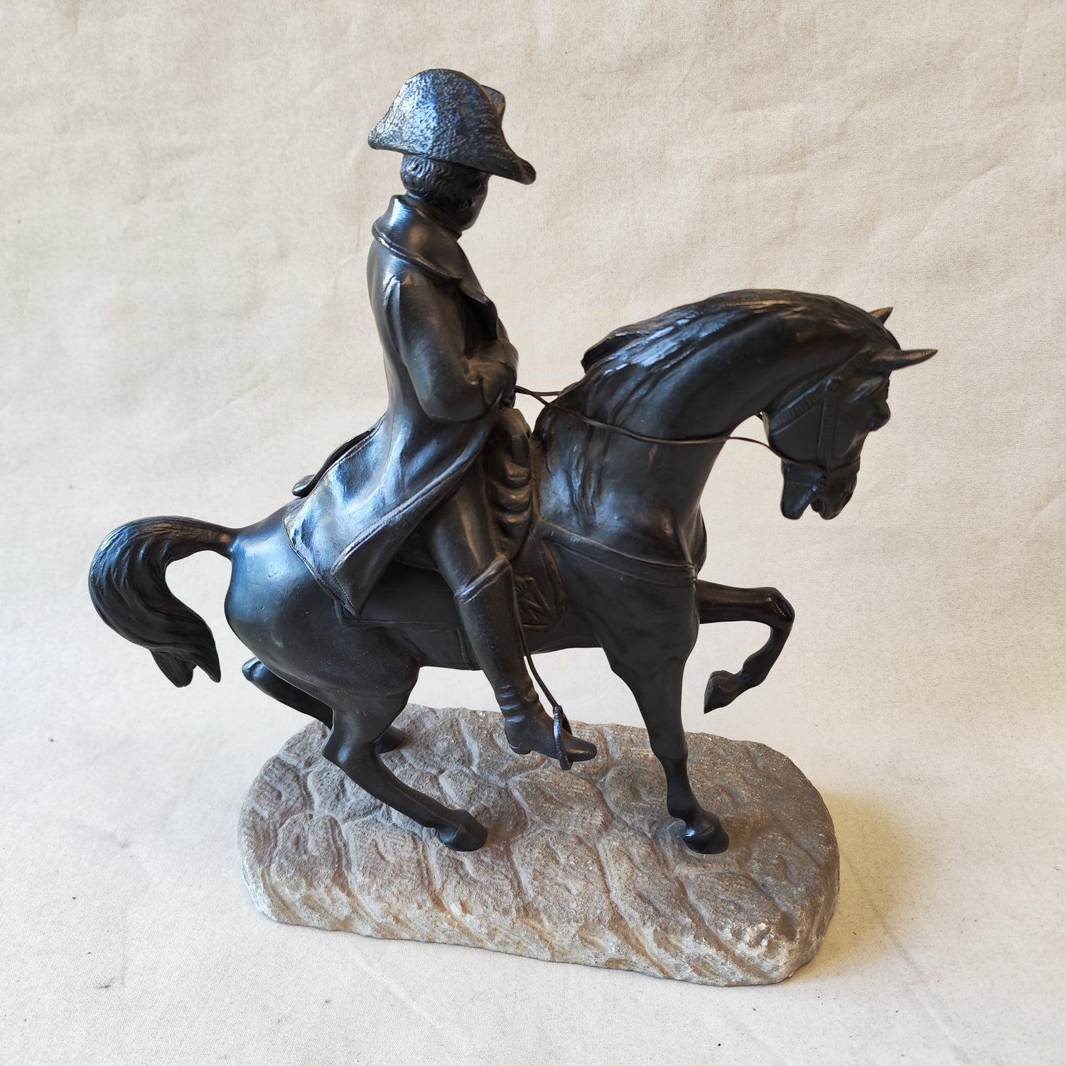 Bronce de Napoleon con su caballo Marengo firma Andrey. Francia SXIX