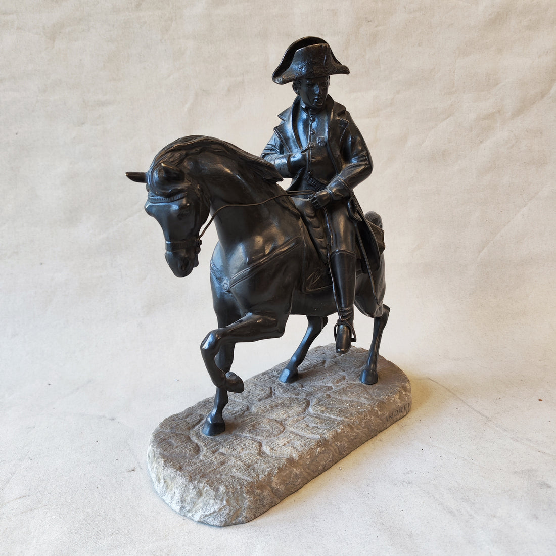Bronce de Napoleon con su caballo Marengo firma Andrey. Francia SXIX