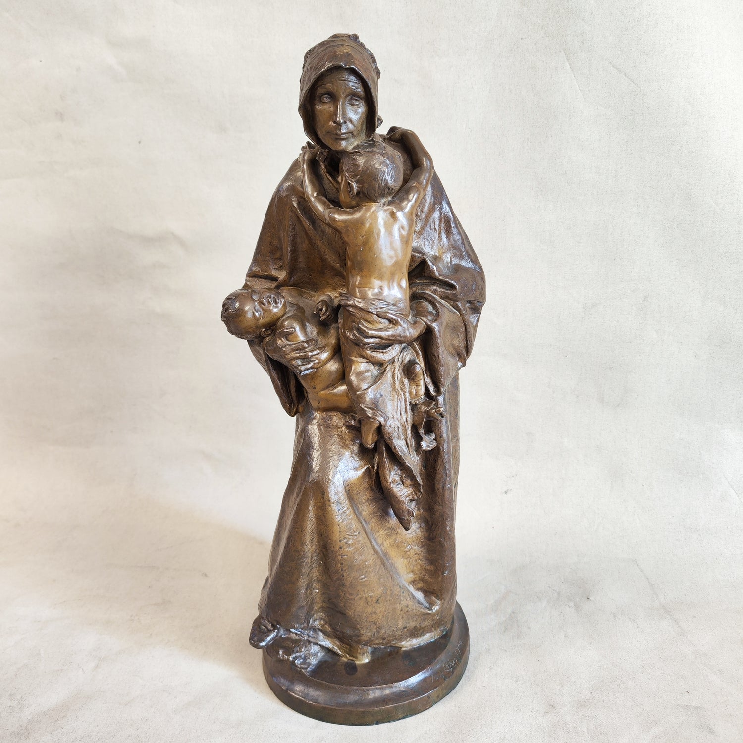 Escultura de bronce firmada Antonio Teixeira Lopes (1866-1942). Portugal