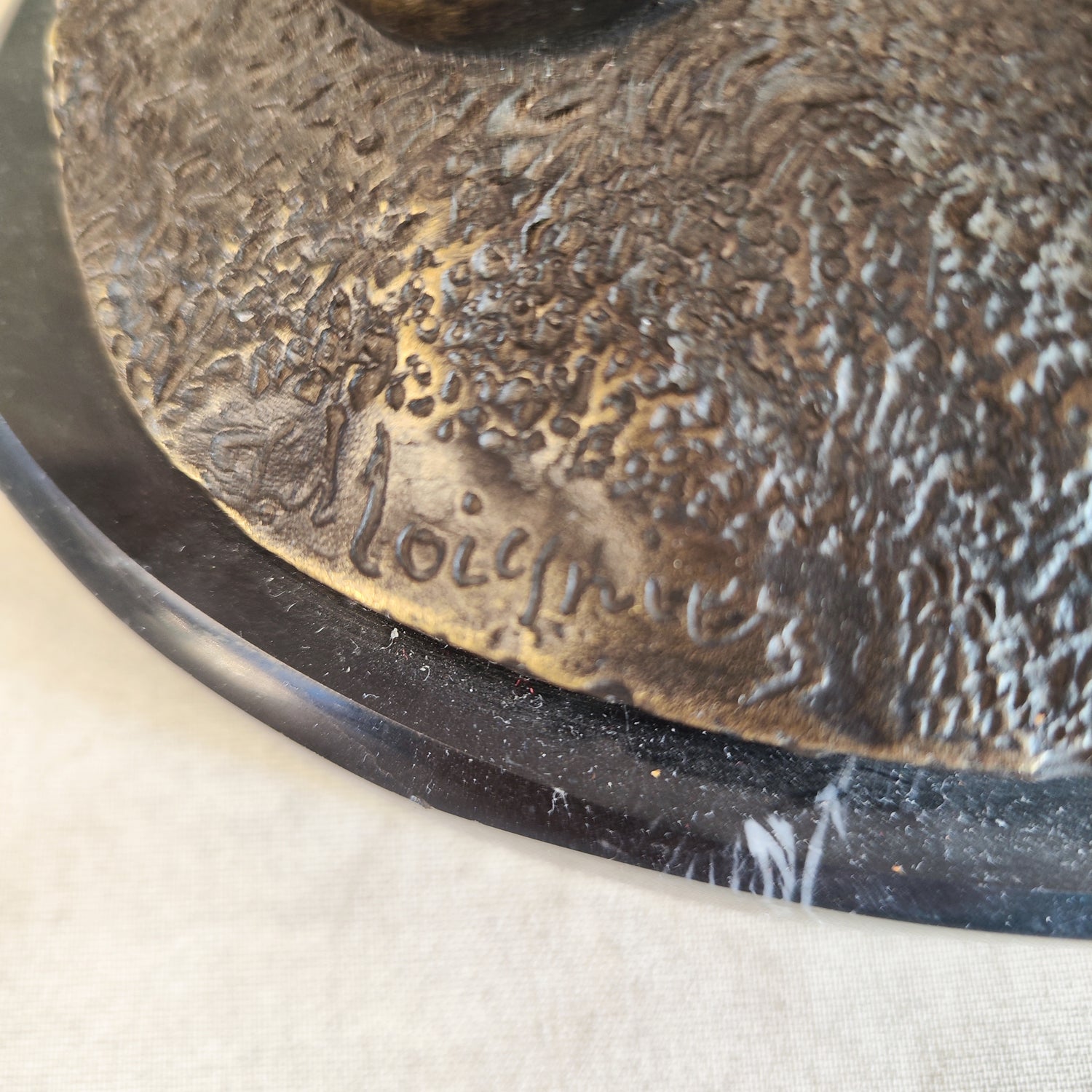Figura de bronce de pelea de tigre con cocodrilo. SXIX
