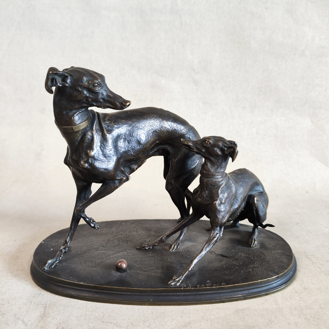 Galgos jugando en bronce. Pierre-Jules Mene (1810-1879). Francia