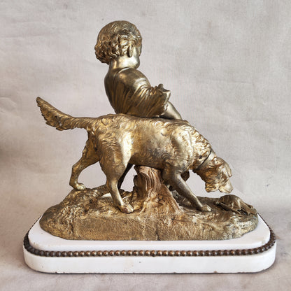 Bronce francés de niño sujetando perro. SXIX