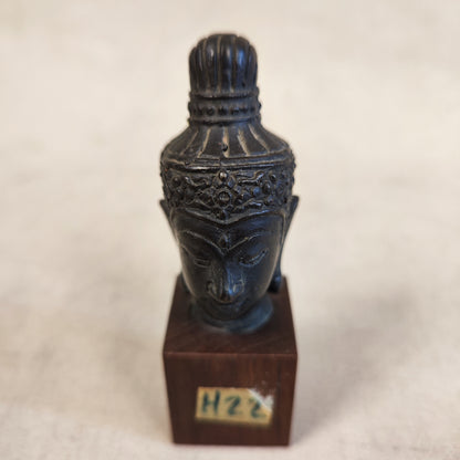 Esculturas en bronce fundido de busto tailandes. SXVIII
