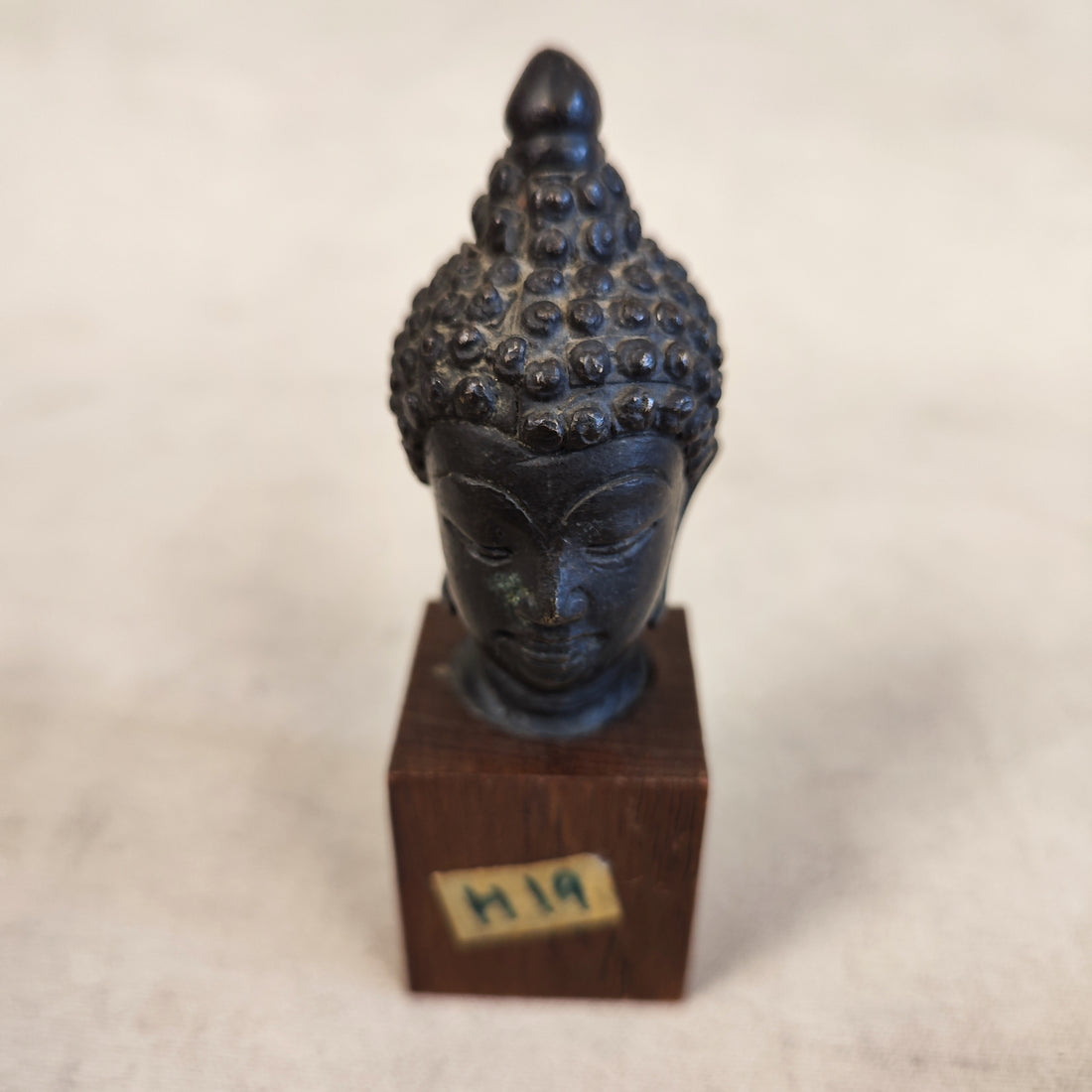 Esculturas en bronce fundido de busto tailandes. SXVIII