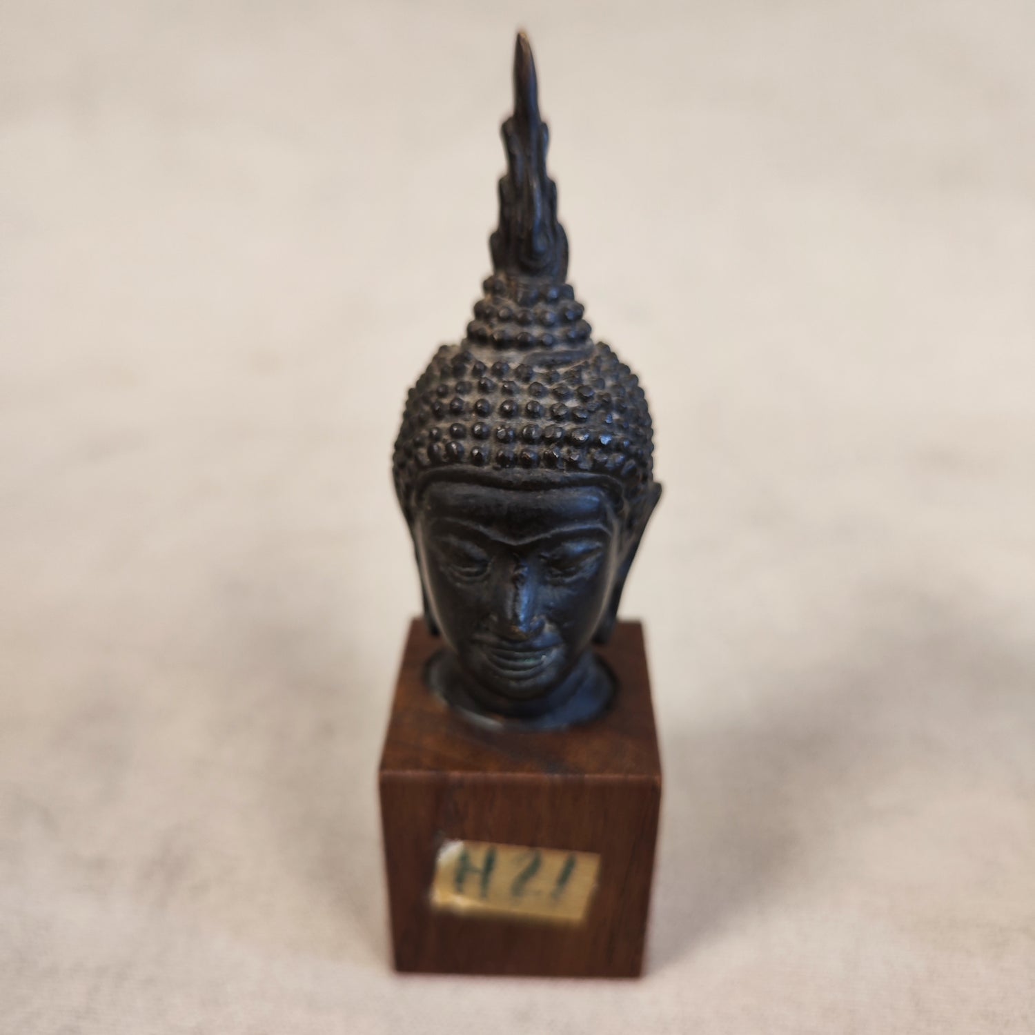 Esculturas en bronce fundido de busto tailandes. SXVIII