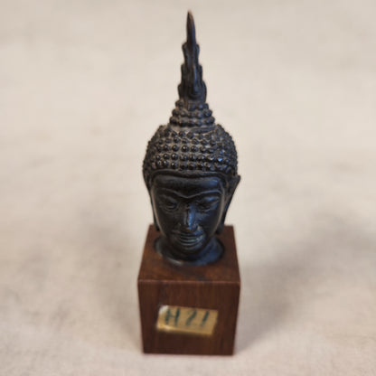 Esculturas en bronce fundido de busto tailandes. SXVIII